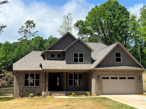 Single Family Residence in Hickory NC 5125 MARK Drive.jpg