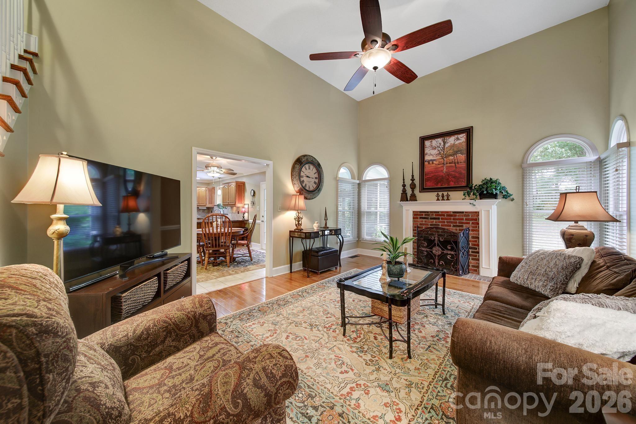 1109 Hawthorne Drive