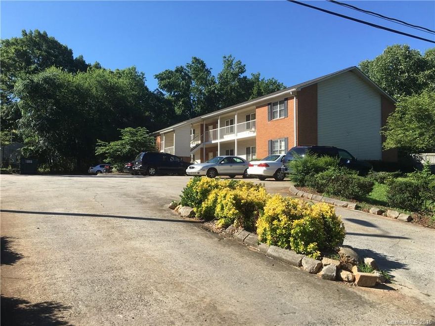 16 unit apartment building minutes from 77 off Dave Lyle blvd. Vacancy rates at current rents have been near 0%. Newly installed roof and several of the HVAC units have been replaced. Fantastic opportunity for cash flow property in growing Rock Hill.