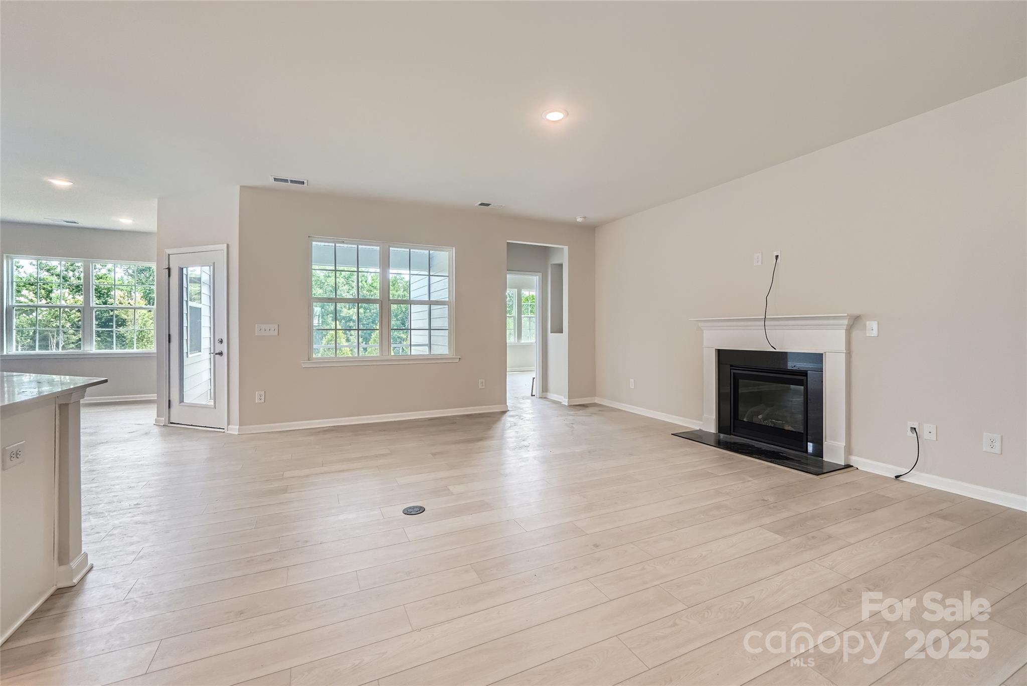 Roselyn - Residential