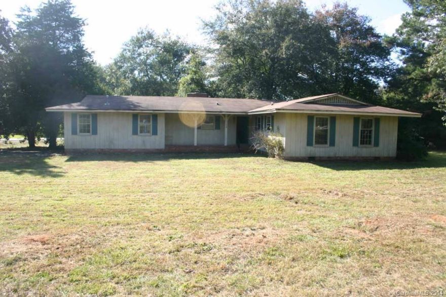 Seller is now taking new offers as of 11-30-14. Seller has multiples (again). Deadline for all new offers & Highest and best deadline is 4pm 12/3/14.  No new offers after deadline.  Status will remain active for up to 14 days after deadline while final documents are ratified. Status will change to UCS once that is completed. Please see attachment section for mandatory H&B Letter to be submitted with all new offers. Come customize this home and make it your own. Tons of potential.