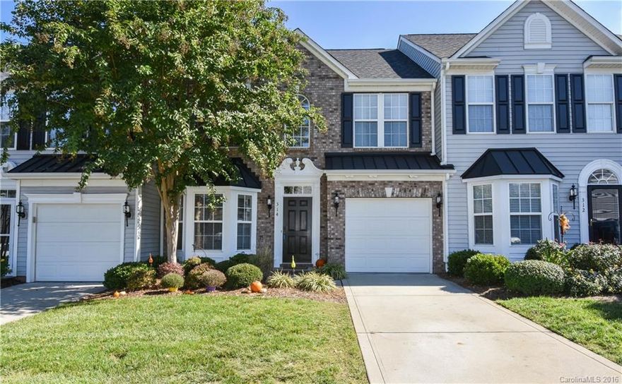 Move in ready town home in popular Sunset Point!Upgrades galore! Solid oak hardwoods in the kitchen/dining/hallway and living room. Large master bedroom on the main level w/vintage wood ceramic tile flooring,custom slate wall, custom plank accent wall, new carpet.MB features tile back splash updated counter top,sink,fixtures and vanity.Upstairs loft perfect for seating or home office Storage space is walk-in.Single garage, and 2.5 baths.The neighborhood has a pool and a great view of Lake Wylie.