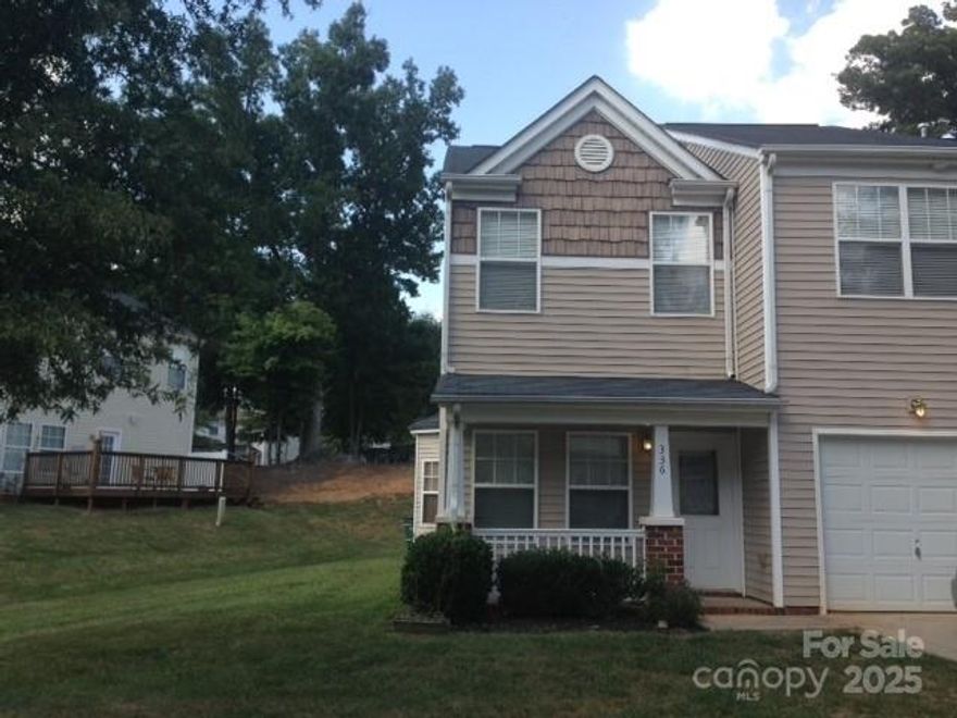 End unit townhome in, Stonebrook, gated community. Upstairs you will find 2 primary bedrooms, with full bathrooms and large closets. Fresh paint, new flooring and new countertops all in 2024. One car, attached garage.