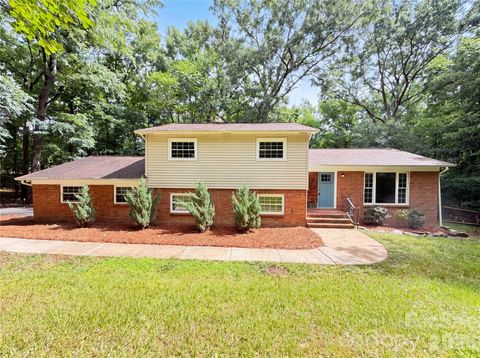 Photo of 2200 Fair Forest Drive, Matthews, NC 28105 (MLS # 4398848)