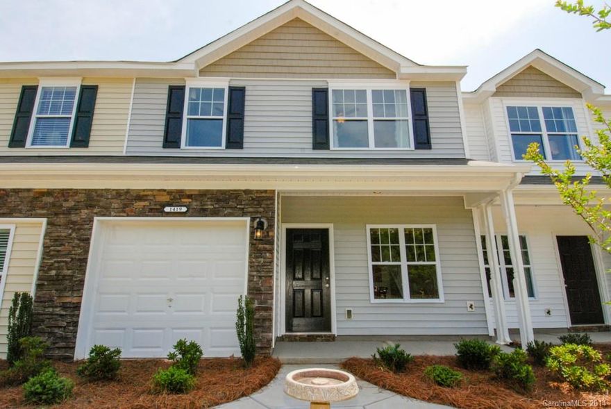 Great Opportunity! New Construction in the established community of Harpers Mill. PLUS Granite countertops, 42 in Maple Cabinets, Stainless steel appliance package. Hardwood flooring in Foyer, Living Room, Family room. ALL INCLUDED!! Low SC taxes, Qualifies for USDA loan(100% financing)Fully Decorated models available for viewing; Drive over and see us TODAY!!