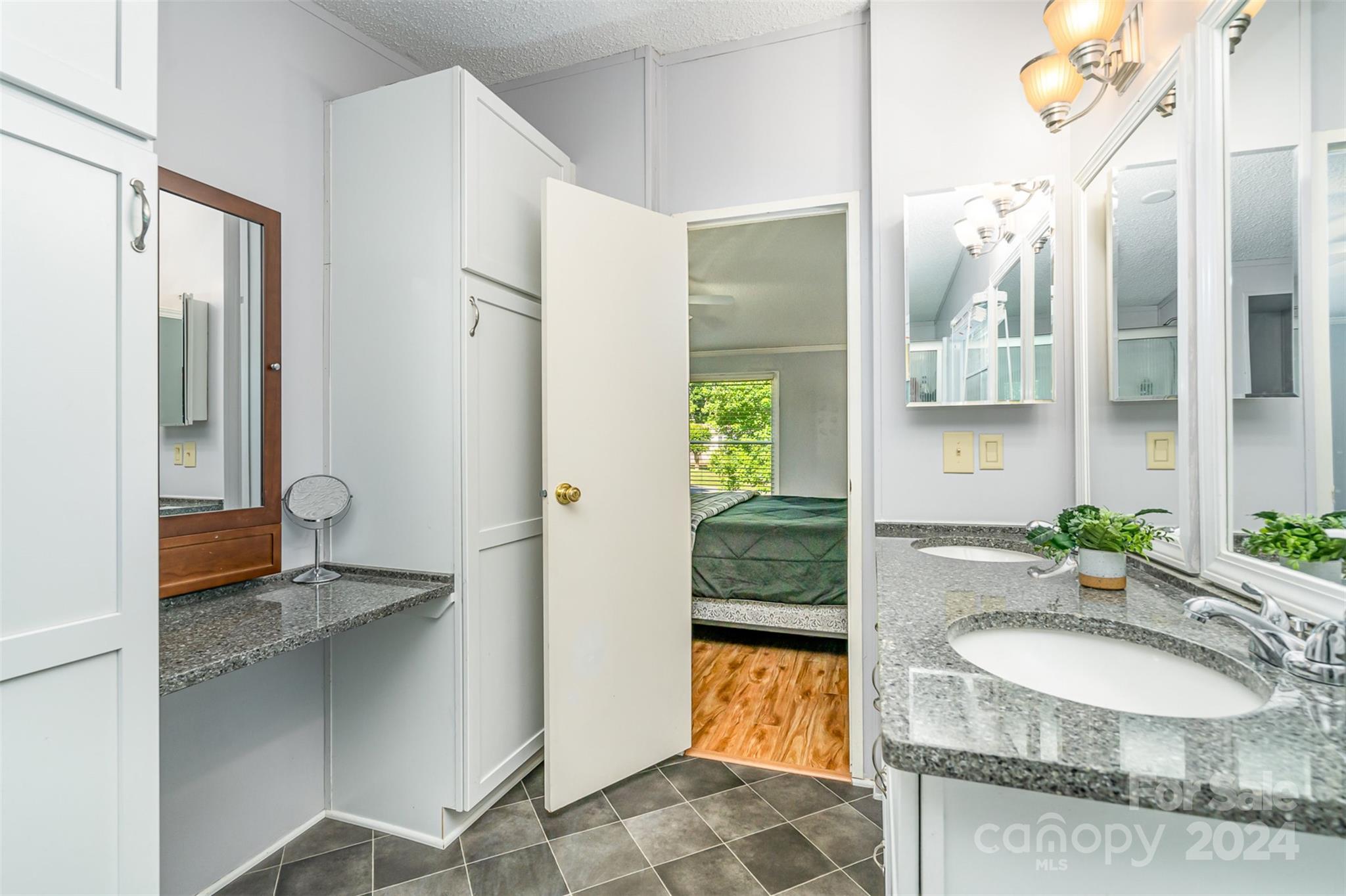 Mount Anderson - Residential