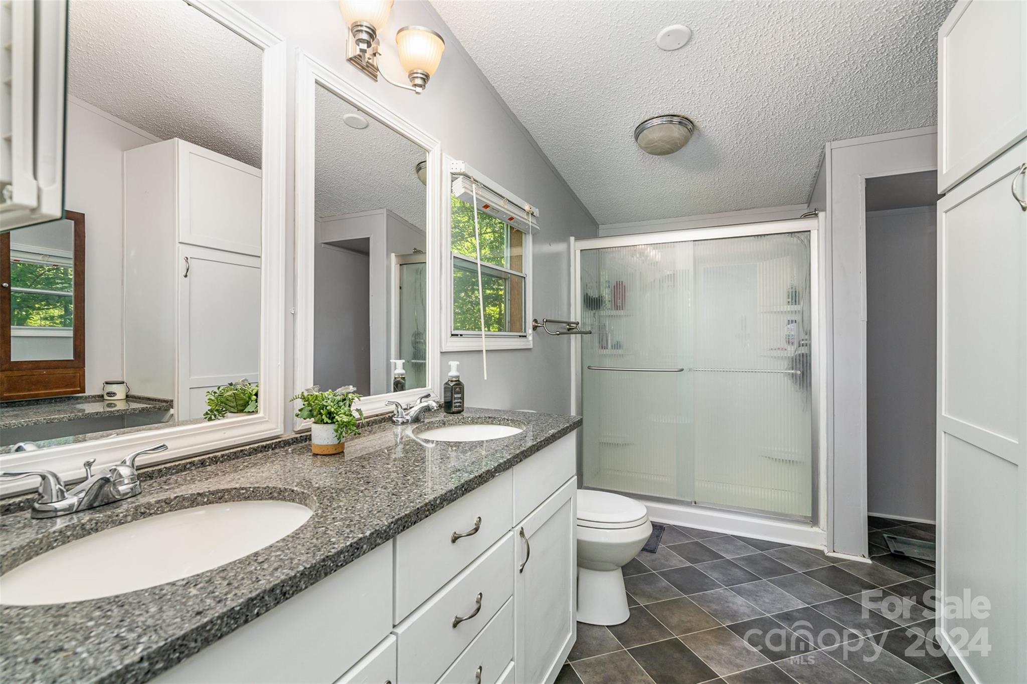 Mount Anderson - Residential