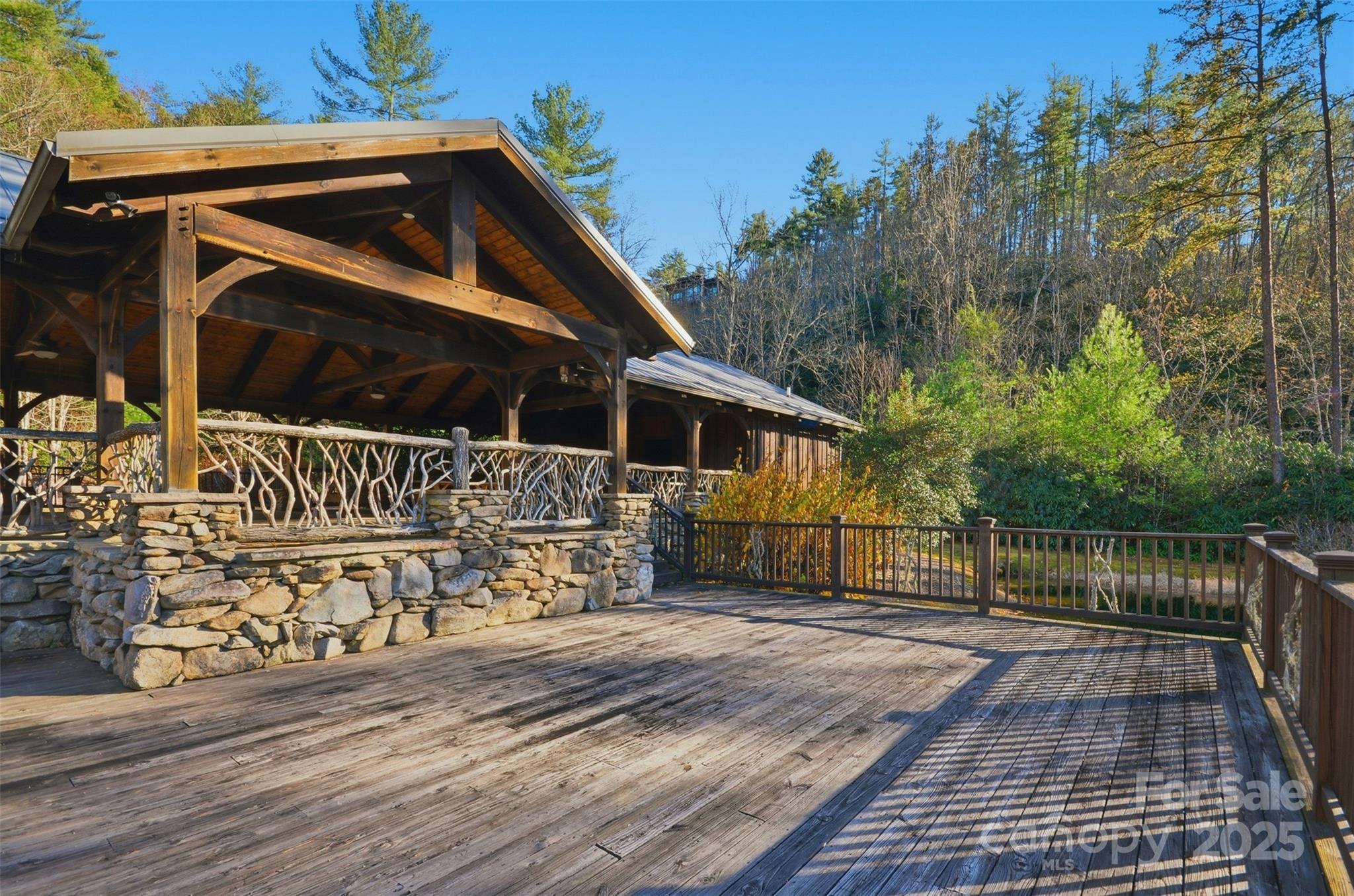 Round Mountain Falls - Land