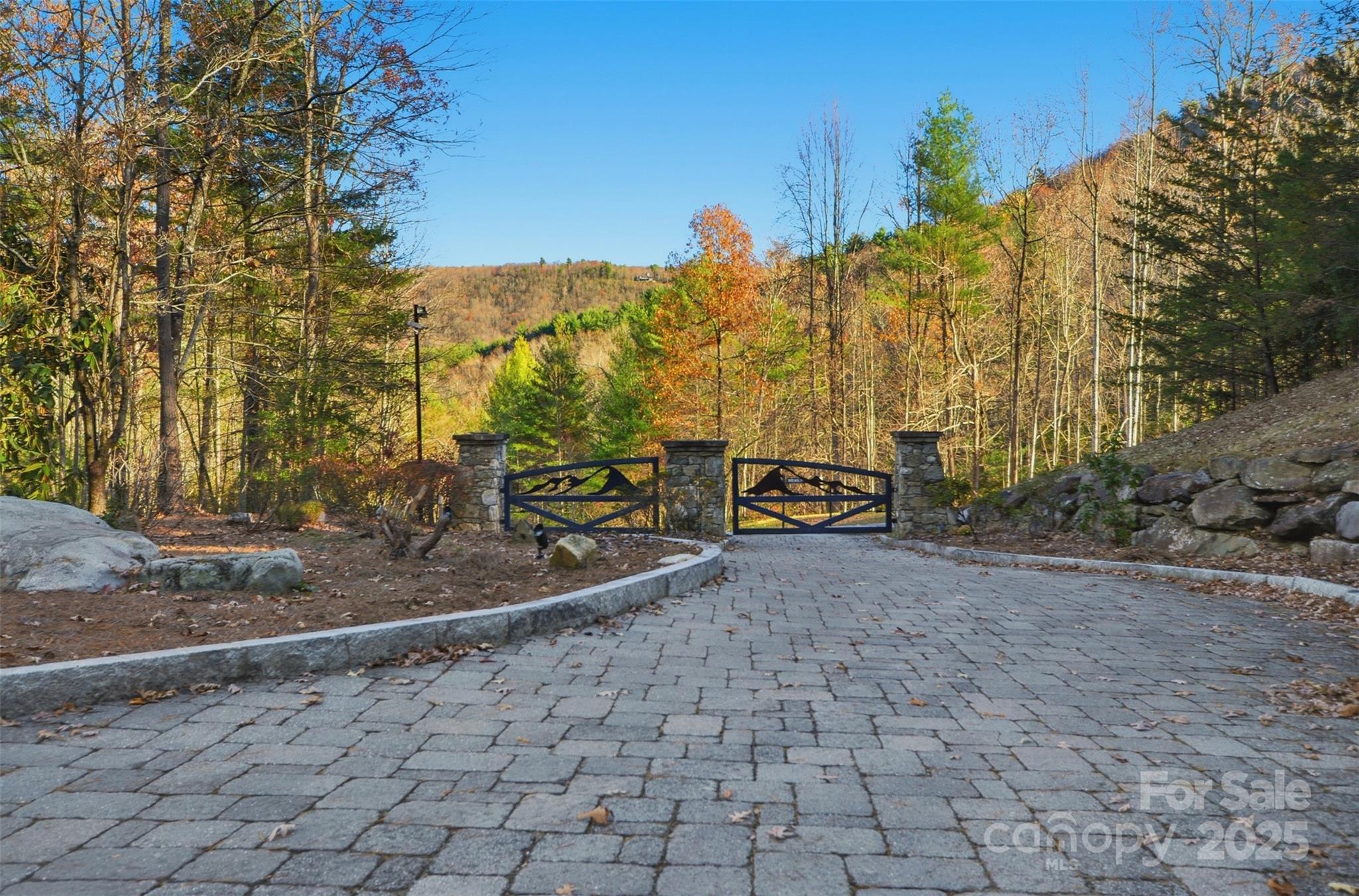 Round Mountain Falls - Land