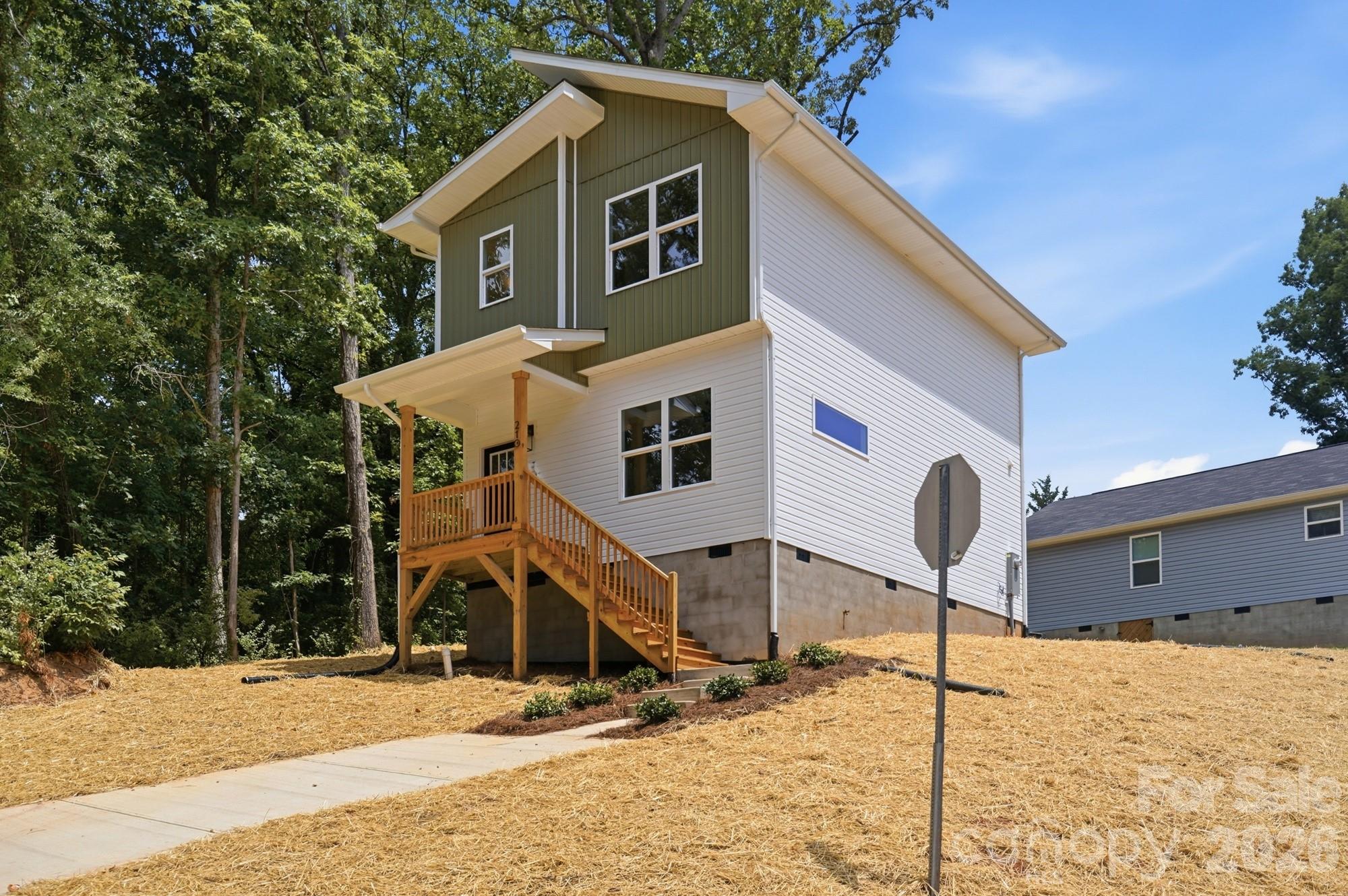 210 8th Avenue Drive SE