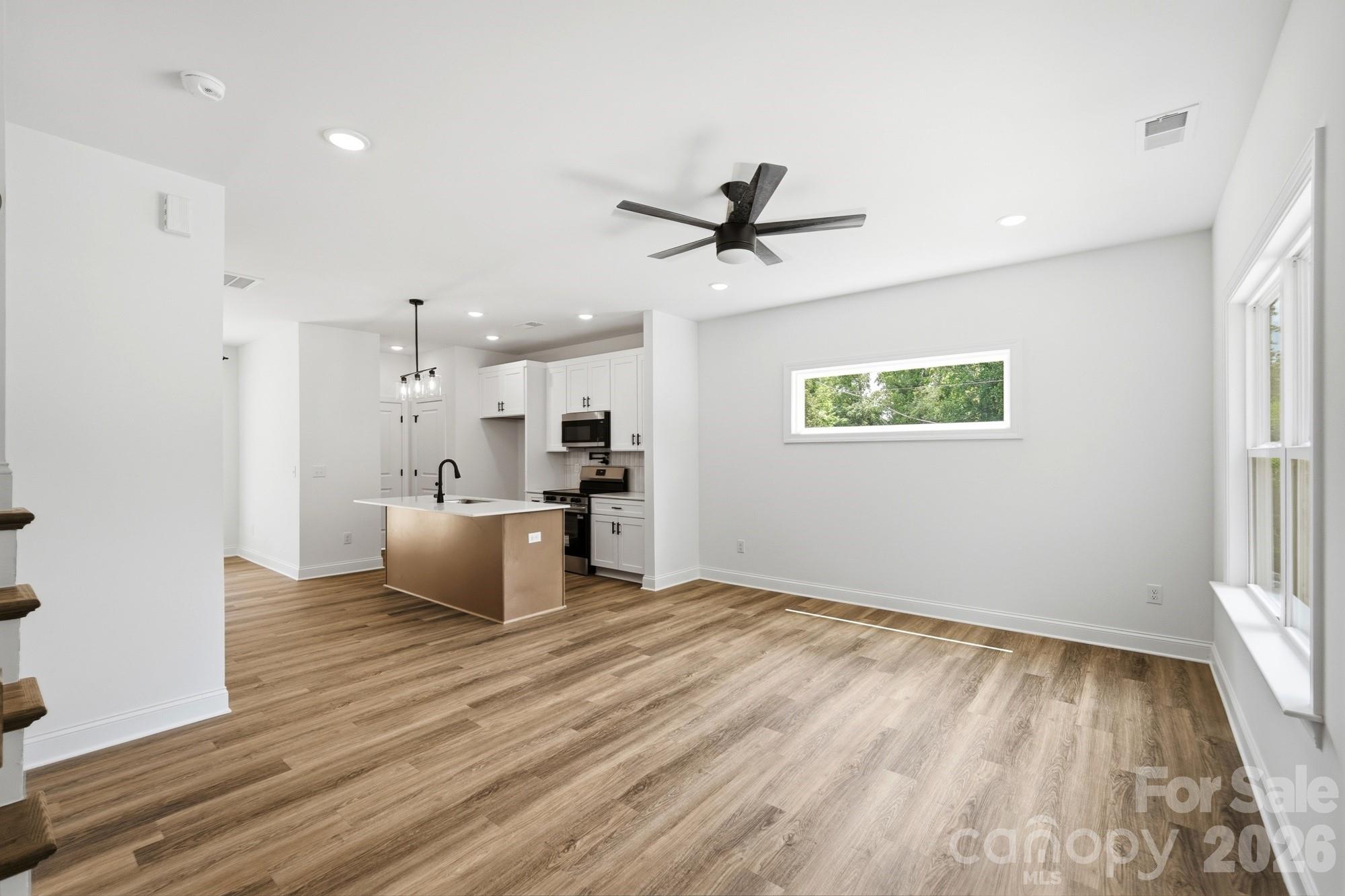 210 8th Avenue Drive SE