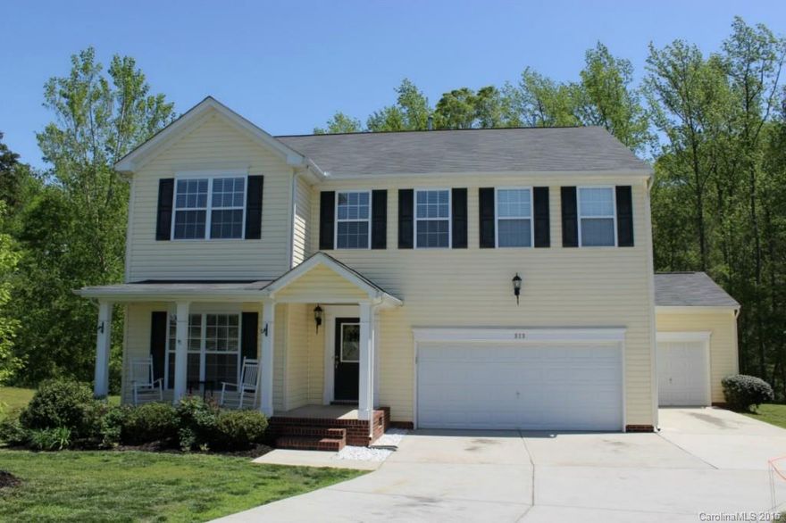 This 5 bedroom, 2.5 bath home located on a cul-de-sac shows extremely well.  Located just minutes from Lake Wylie, it is convenient to Charlotte and is zoned in the Clover school district.   A third car garage provides flexibility for a shop area as well as additional parking.  Home backs up to woods for privacy.  Come see this one quickly!