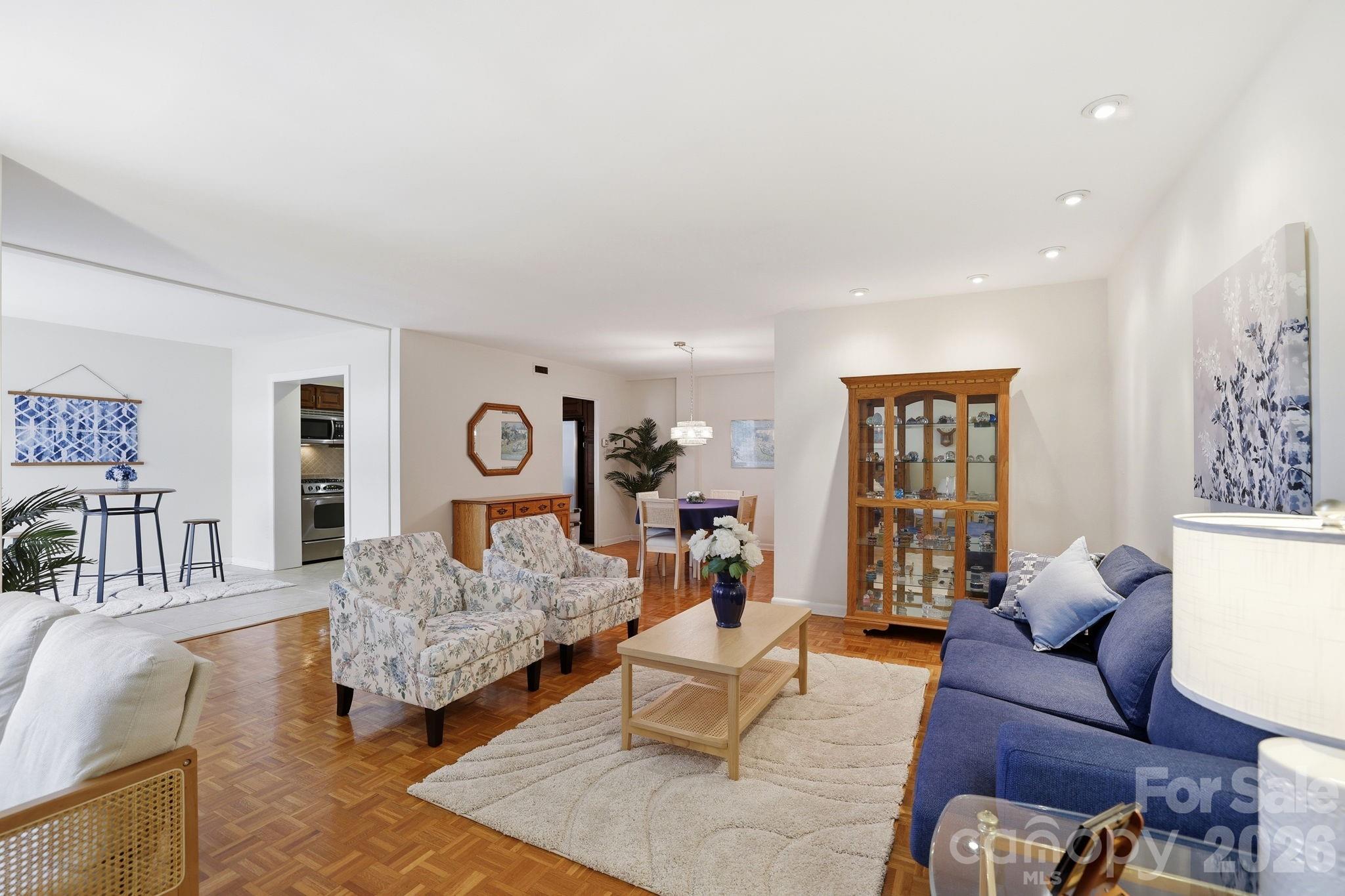 1300 Queens Road 416