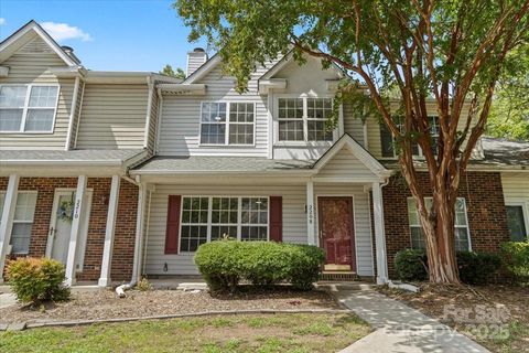 2208 Cigar Court Charlotte NC 28273