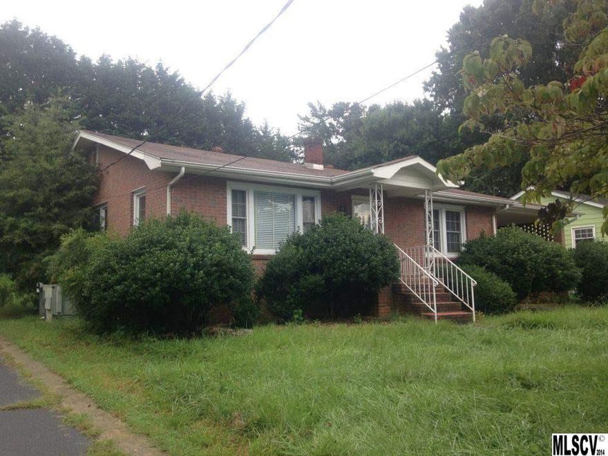 Great 3 bedroom 1 & 1/2 bath with charm and style. Arched doorways and lots of character.