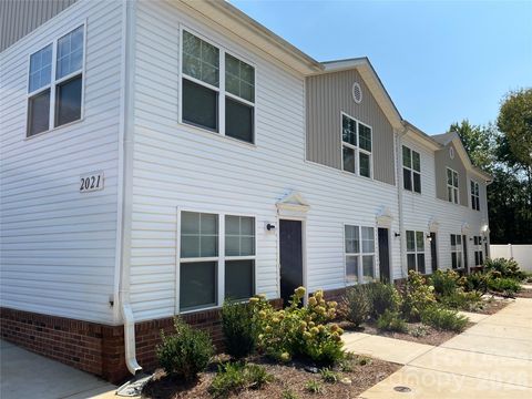 Photo of 2021 Oakdale Road #K, Charlotte, NC 28216 (MLS # 4343033)
