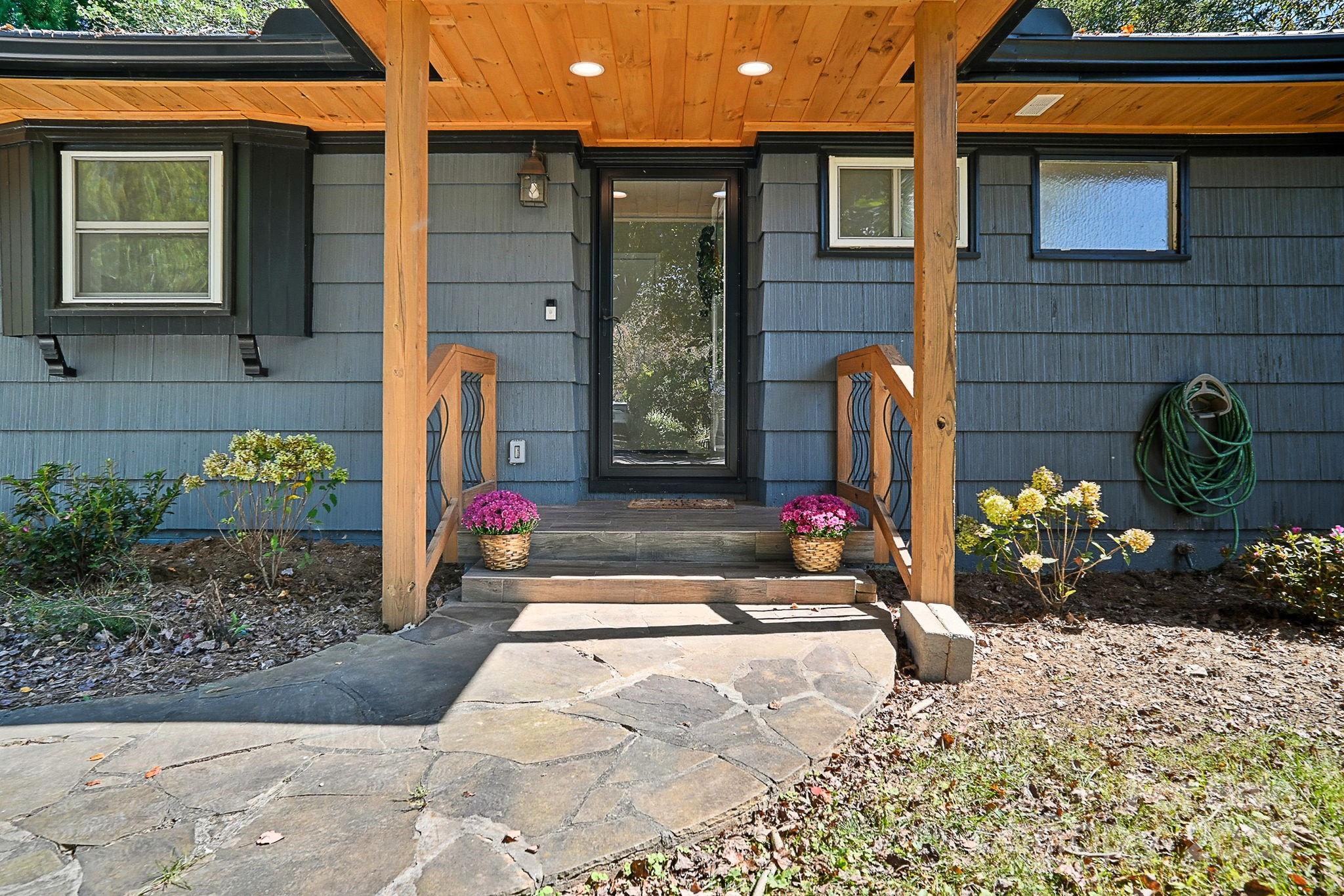 204 Stonewall Avenue