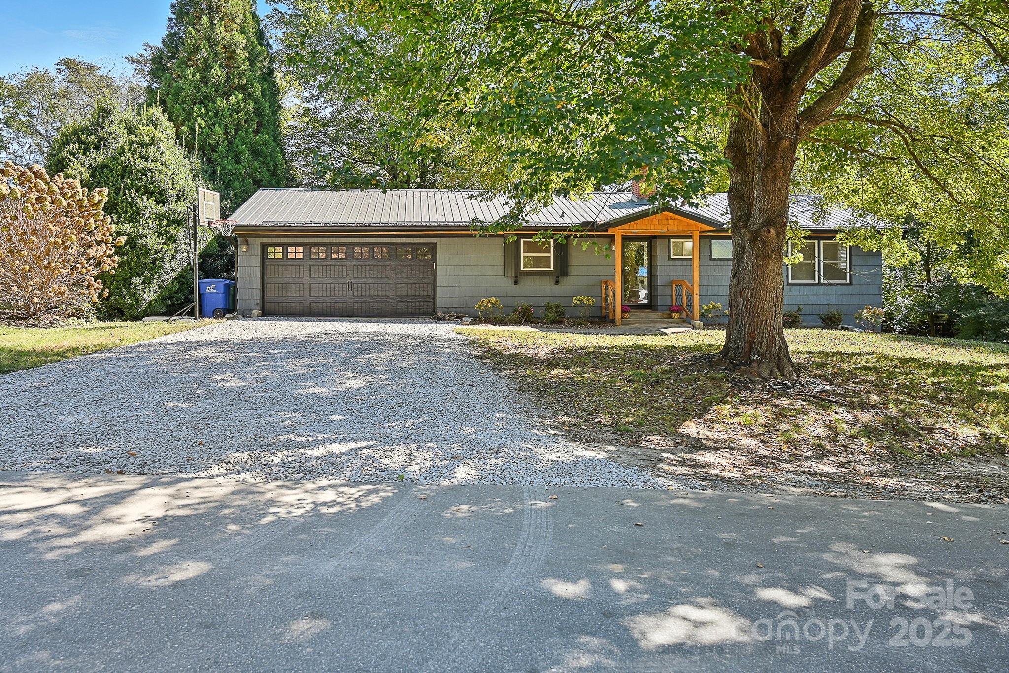 204 Stonewall Avenue