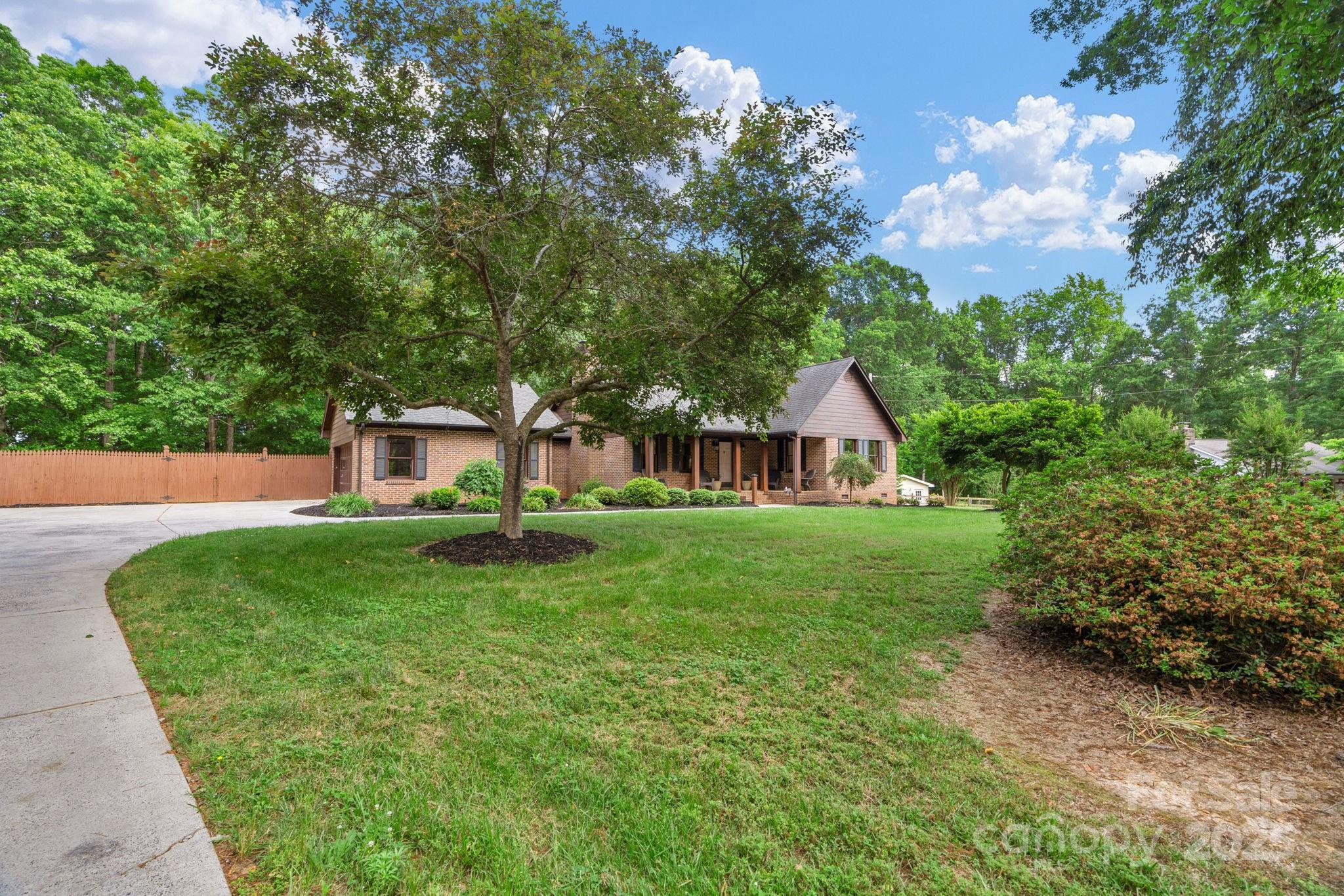 2202 Bearskin Lane