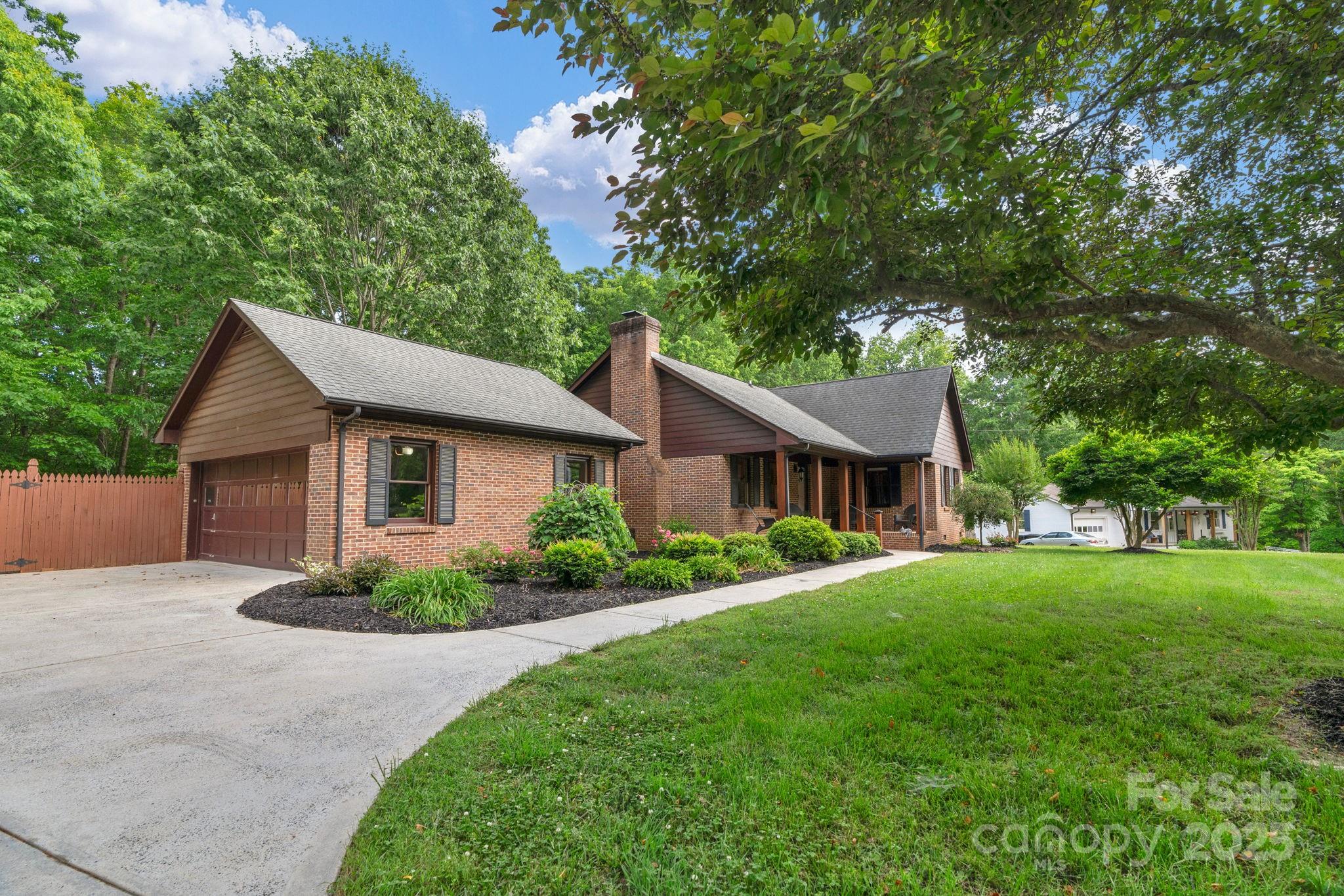 2202 Bearskin Lane