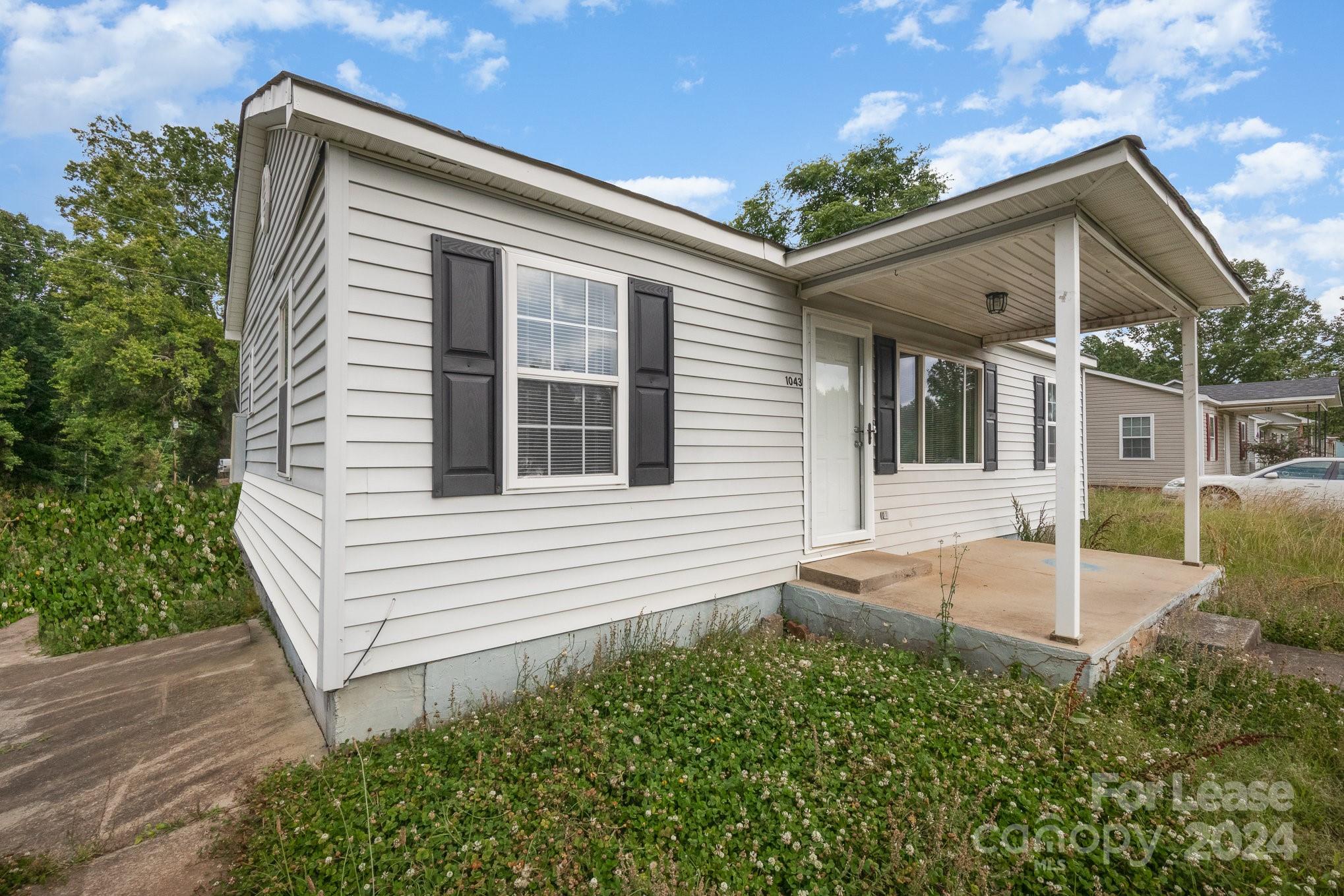 Photo 1 of 15 — 1043 Mountain Crest Drive, Kings Mountain, NC 28086