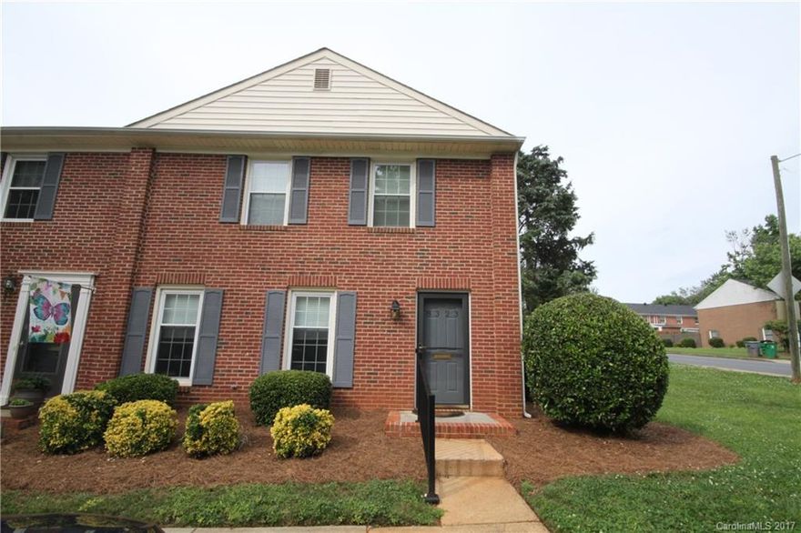 End unit:  3BR, 2.5BA, formal dining, large living area, beautiful large deck/patio area that is fenced.  This is a must see.