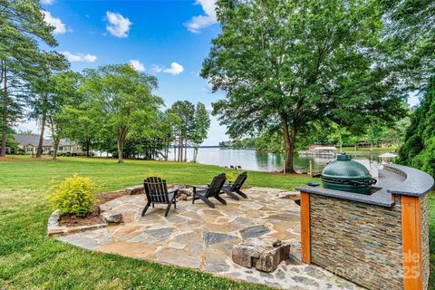 8218 Bright Water Lane Denver NC 28037