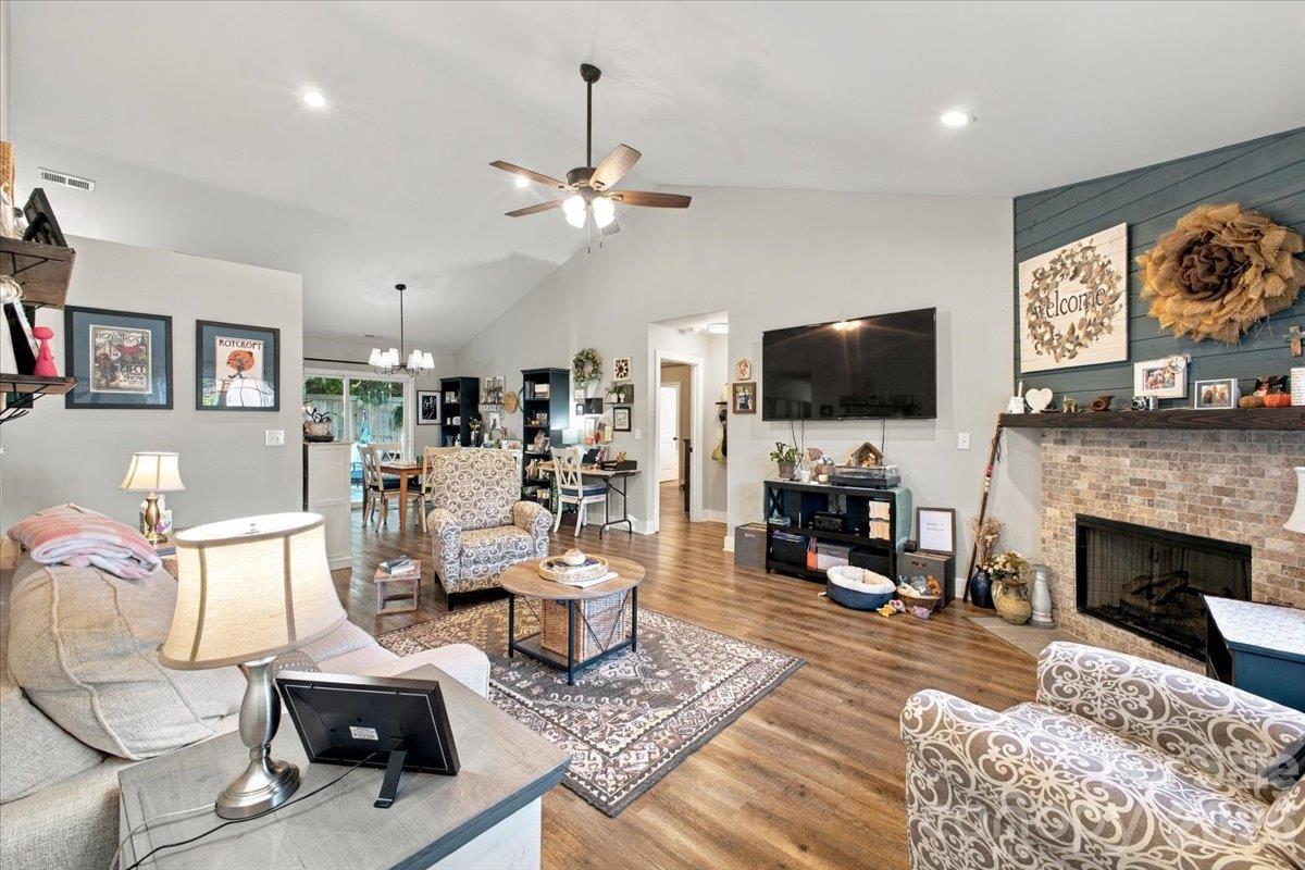 546 Pennyfields Lane