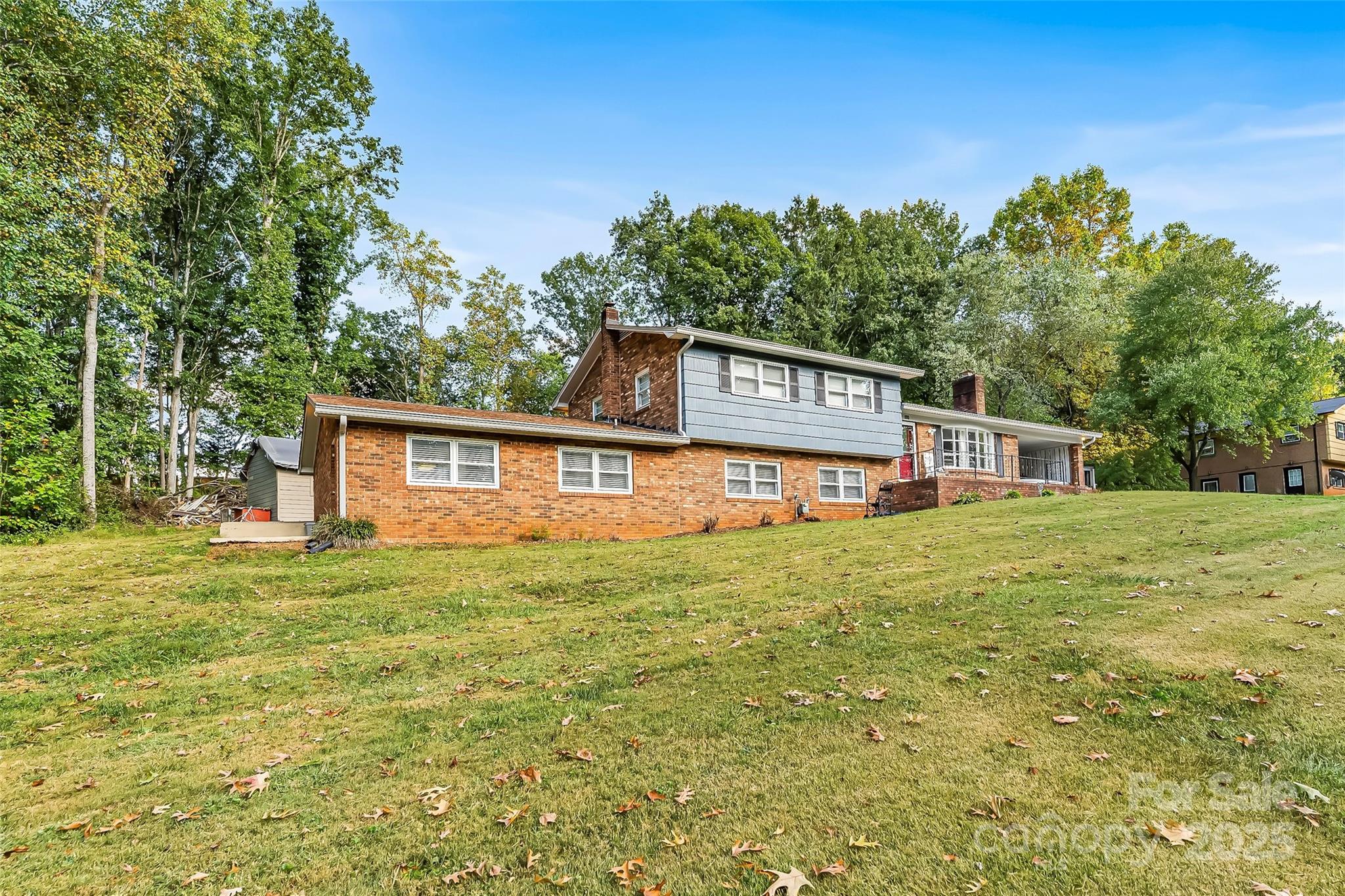 304 Parlier Avenue NE