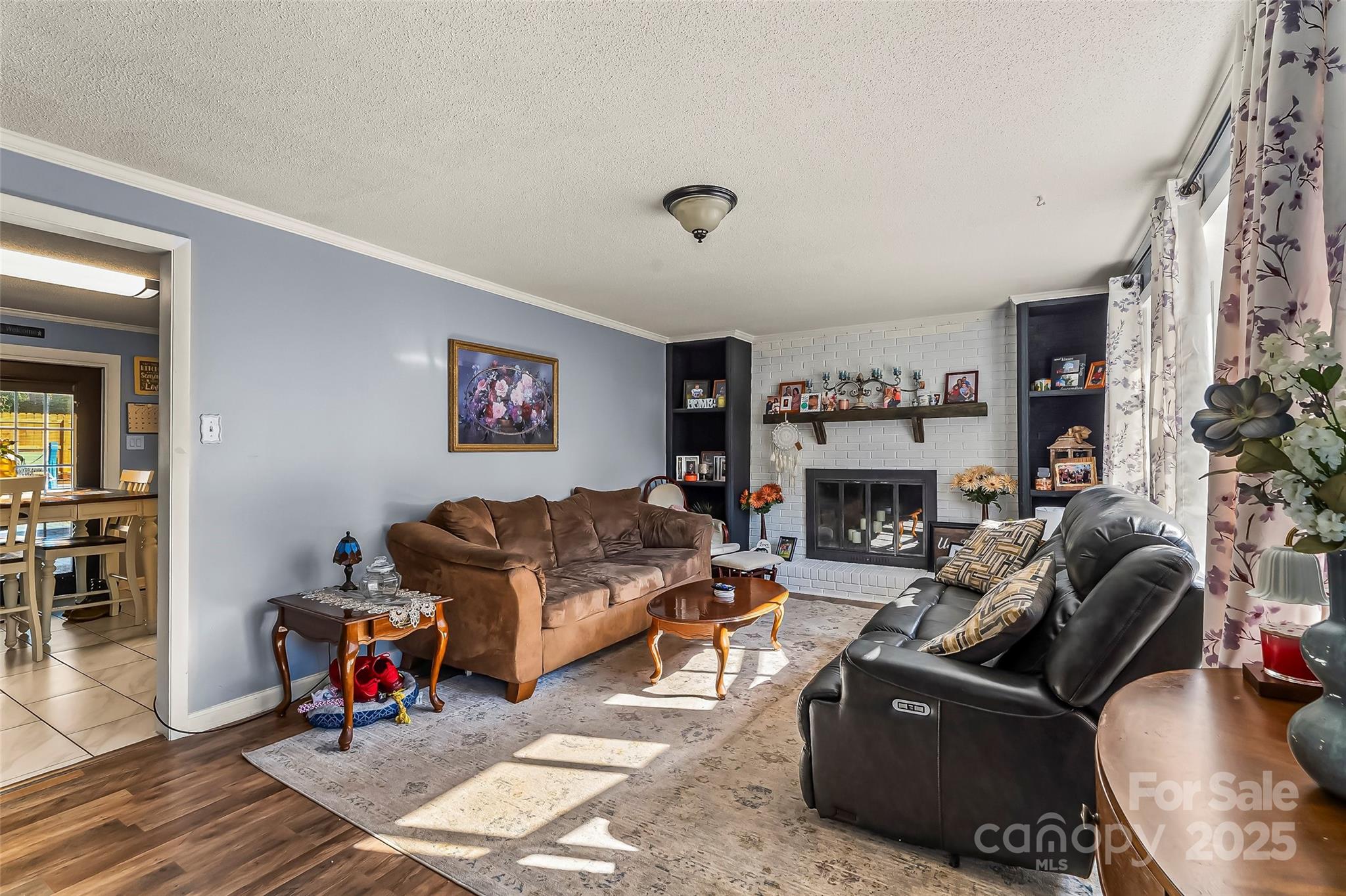 304 Parlier Avenue NE