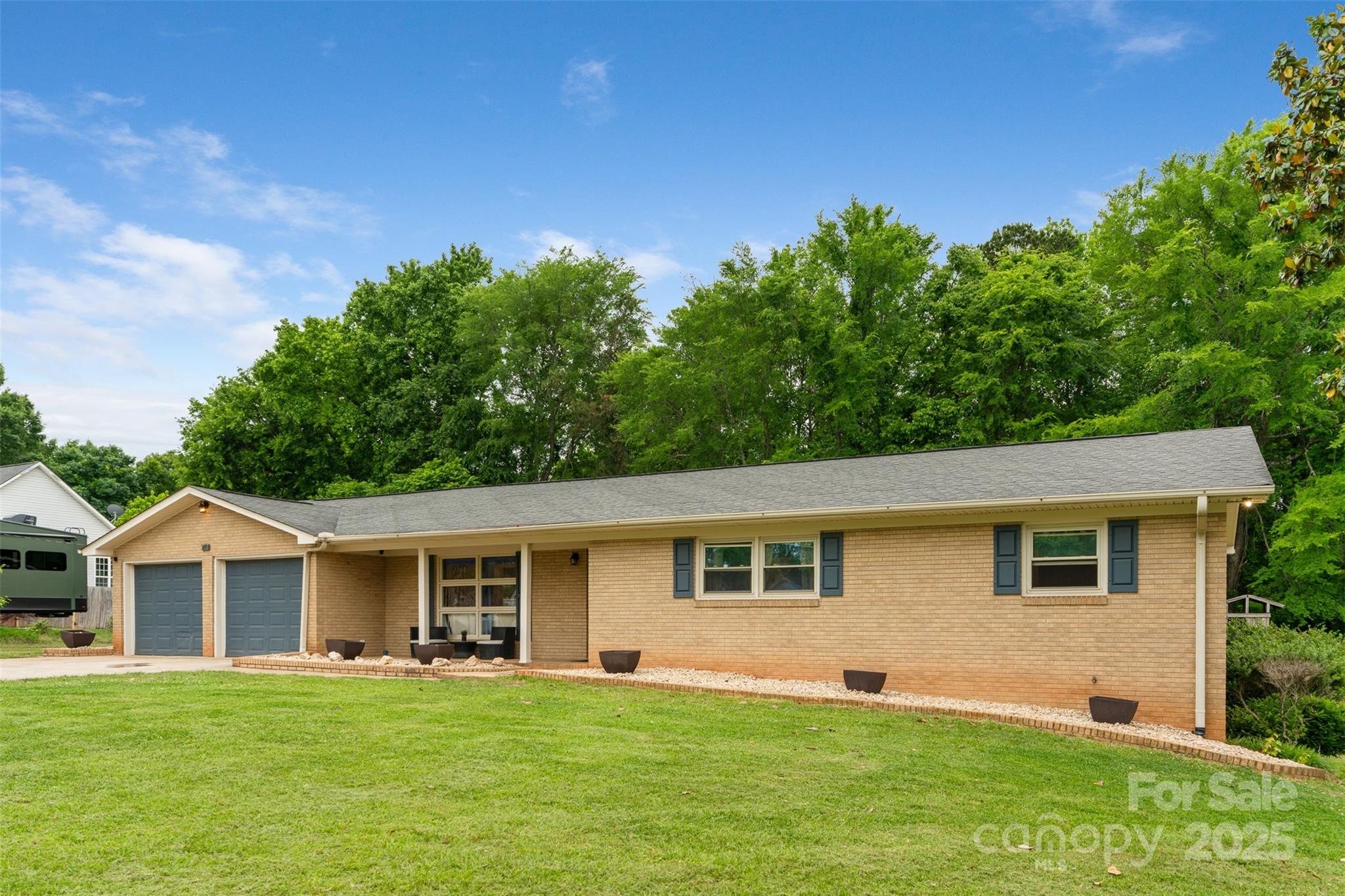 213 Lakeview Drive