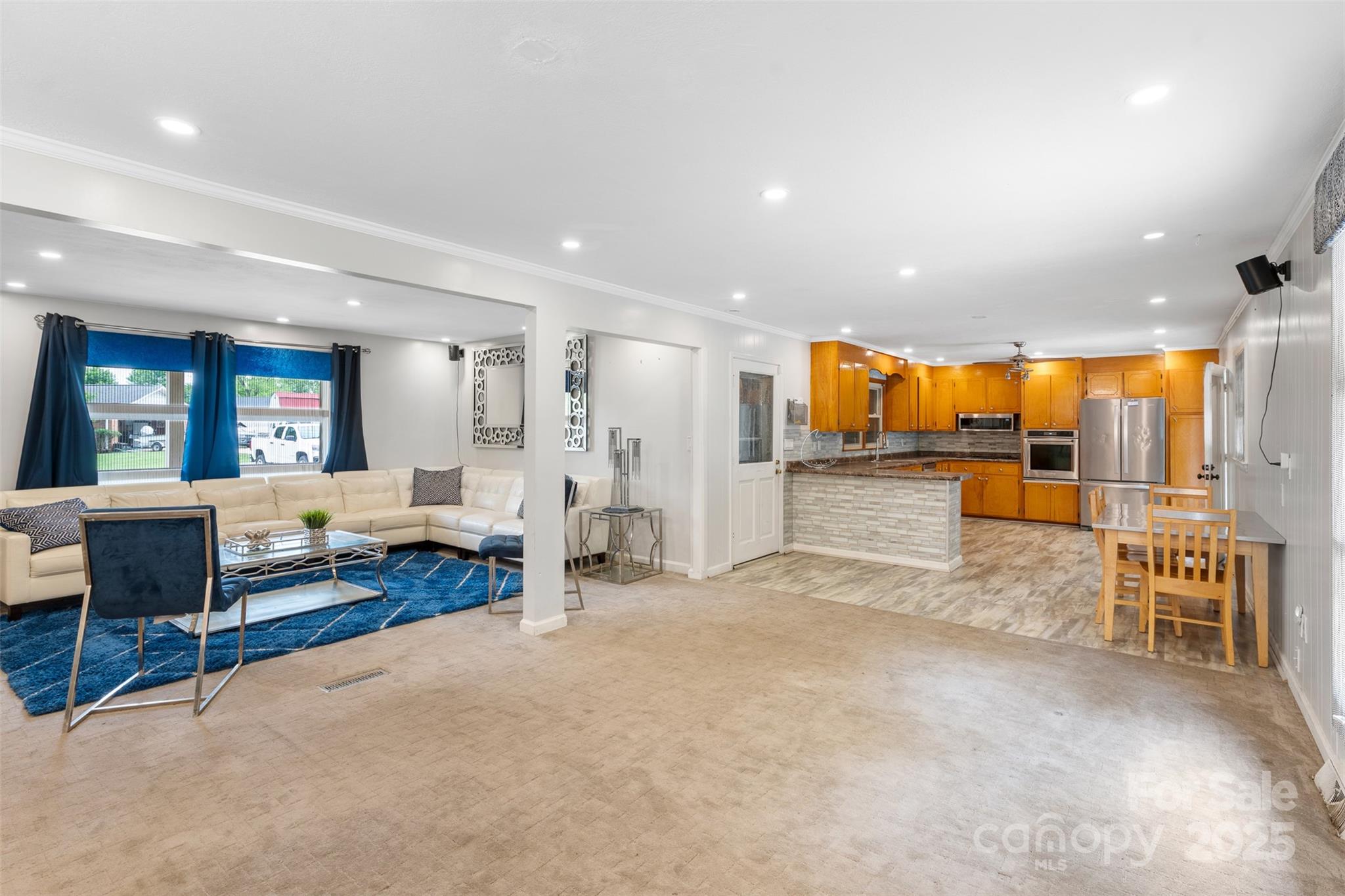 213 Lakeview Drive