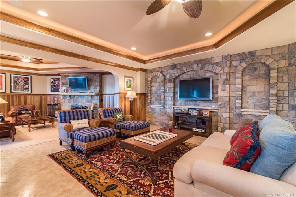 The Peninsula - Residential