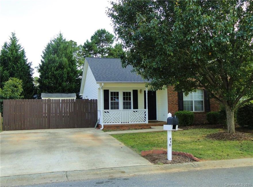 Fort Mill Schools. 2 Bedroom 2 bath single-level townhome located in a mature community of 1-shared-wall duplexes.  Open floor plan with plenty of natural sunlight, large Master bedrm, and ample storage.  Engineered wood flooring in the living/dining room, & fresh paint throughout.  A fenced side and backyard provide privacy and space for outdoor entertaining, play, or relaxation.  Close to Ballantyne Area Restaurants, Shopping and entertainment.