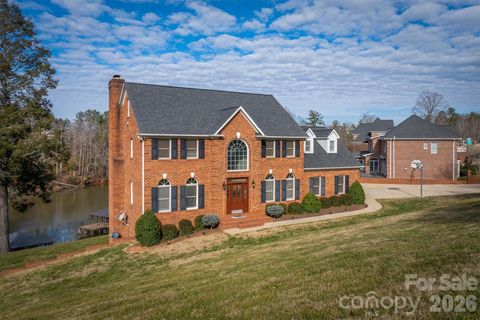 Photo of 46 Mariners Point Lane, Hickory, NC 28601 (MLS # 4335253)