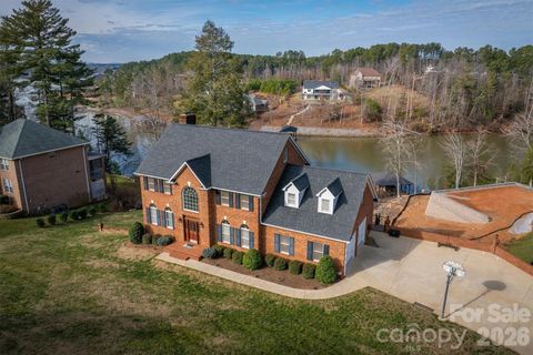 Photo of 46 Mariners Point Lane, Hickory, NC 28601 (MLS # 4335253)