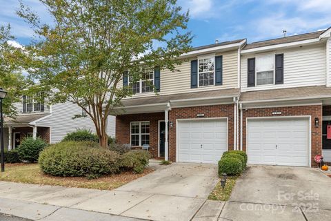 Photo of 304 Azteca Drive, Matthews, NC 28104 (MLS # 4305013)