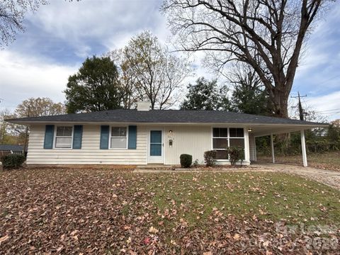 Photo of 2518 Lasalle Street, Charlotte, NC 28216 (MLS # 4338088)