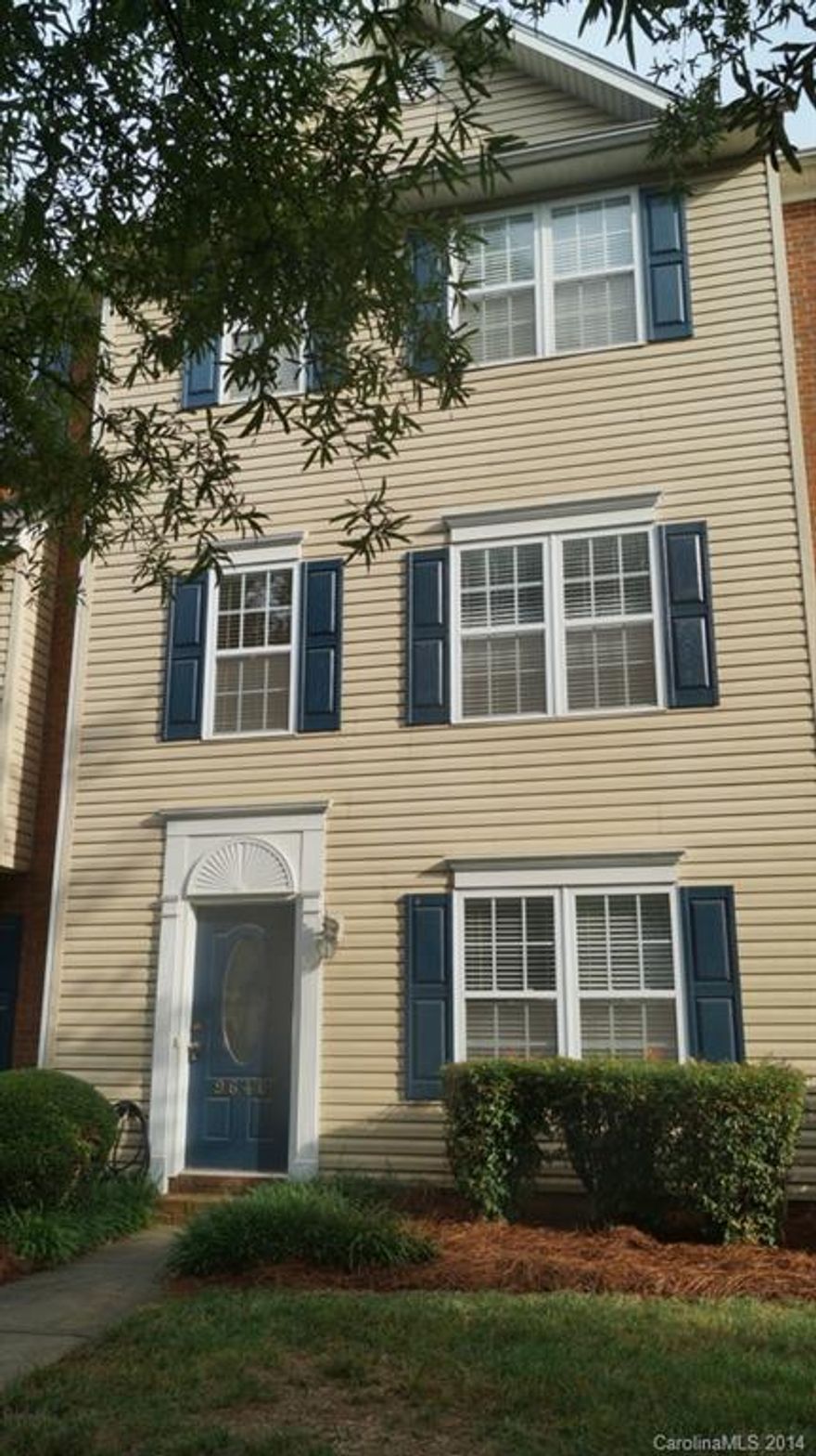Great location, 1.2 miles from I-77, less than 1 mile from shopping and walking distance to restaurant, coffee shop, dry cleaners, bank. 3 bedroom townhouse w garage. In process of painting and cleaning carpets. All appliances included. Check out the schools! Community pool, tennis courts, and playground.