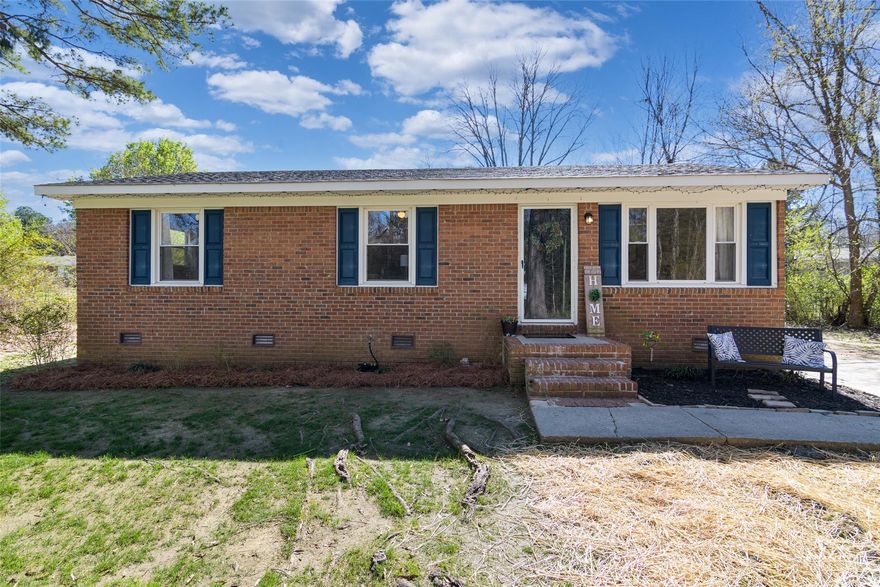 Come see this remodeled ranch home that has 3 bedrooms and 1 full bathroom. There are stainless steel appliances, a new roof and hot water heater (2021), and newer carpet throughout. Move-in ready!