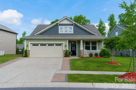 Photo of 12807 Heath Grove Drive, Huntersville, NC 28078 (MLS # 4365354)