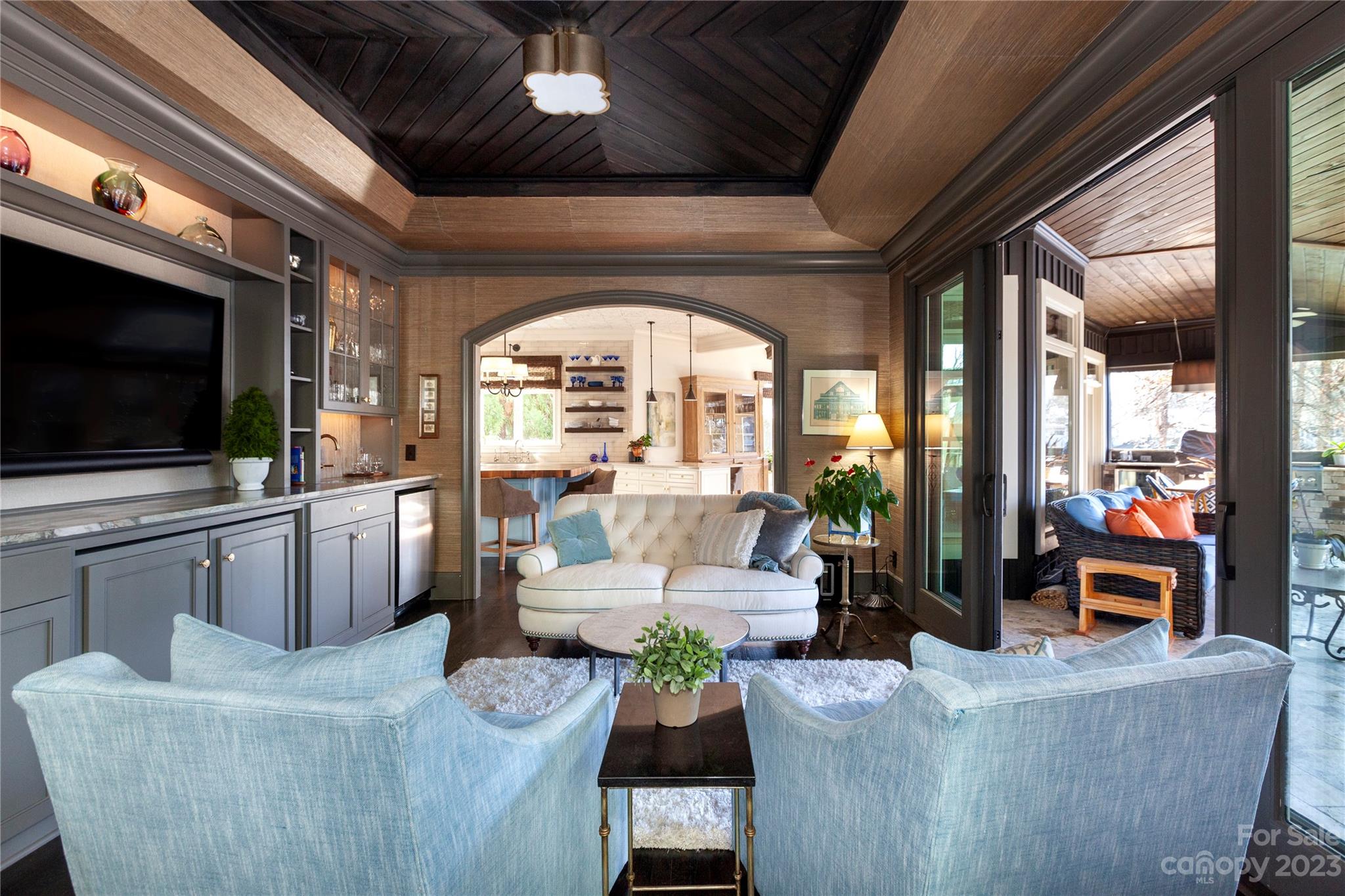 The Peninsula - Residential