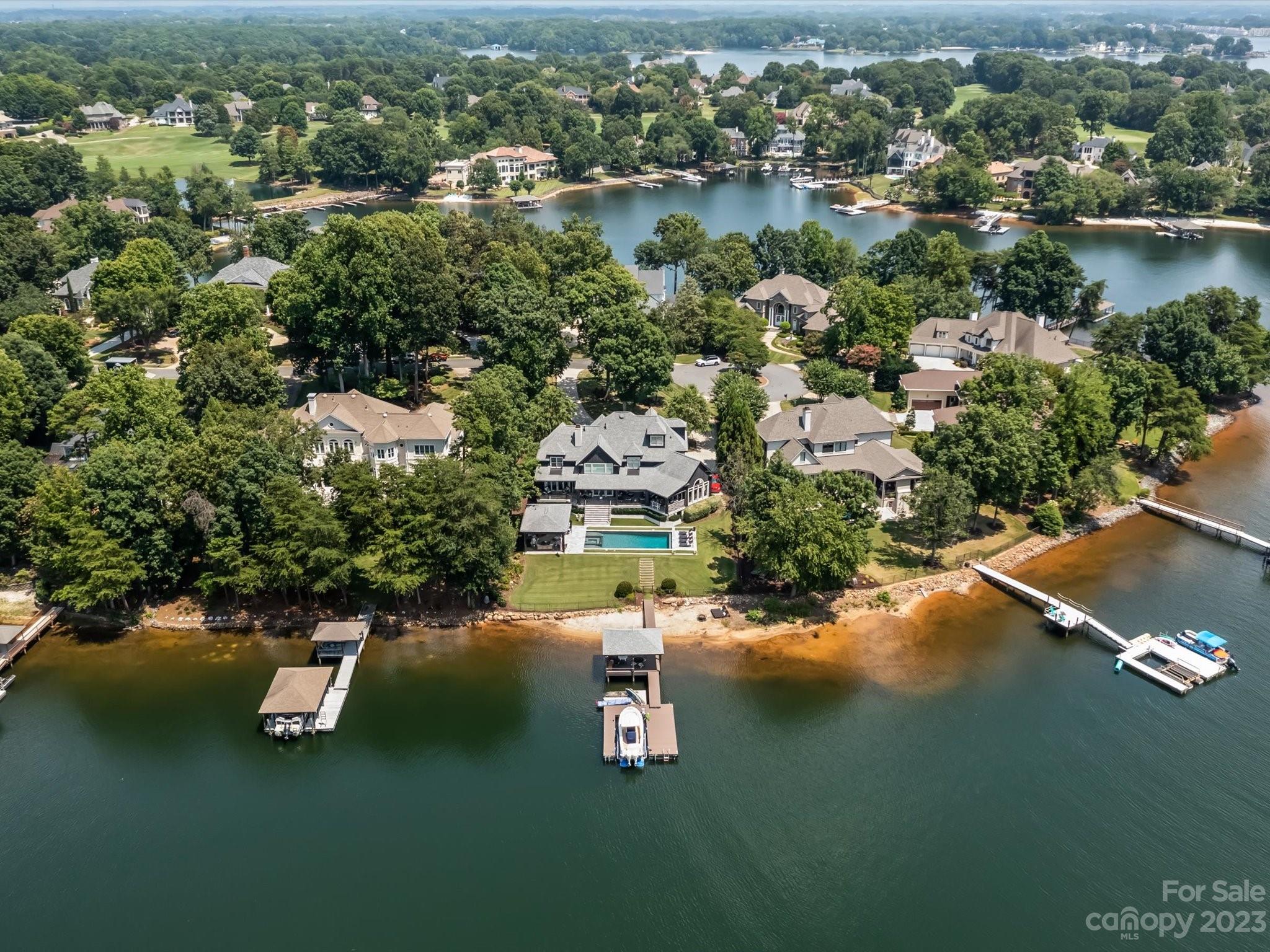 The Peninsula - Residential