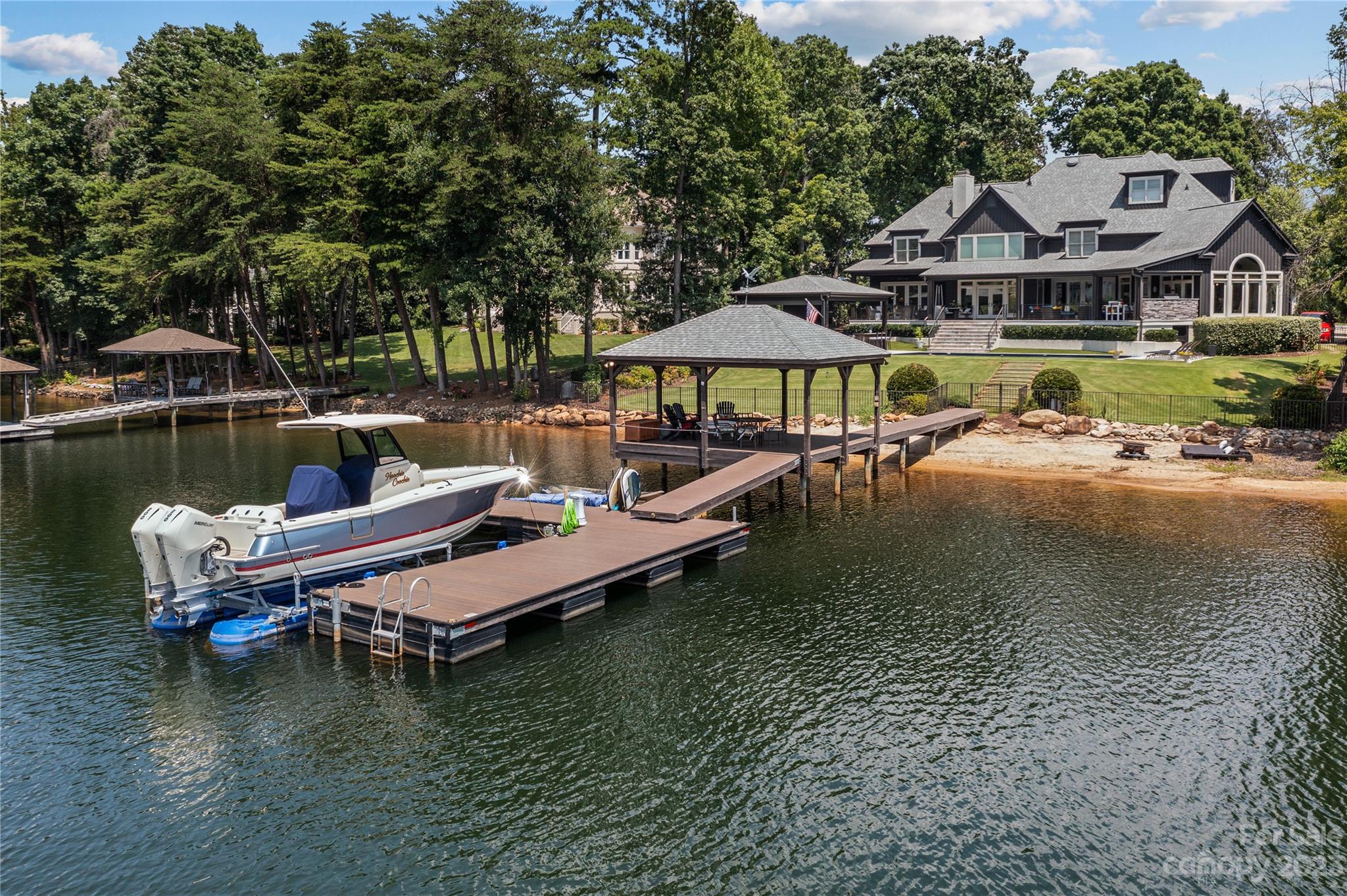 The Peninsula - Residential