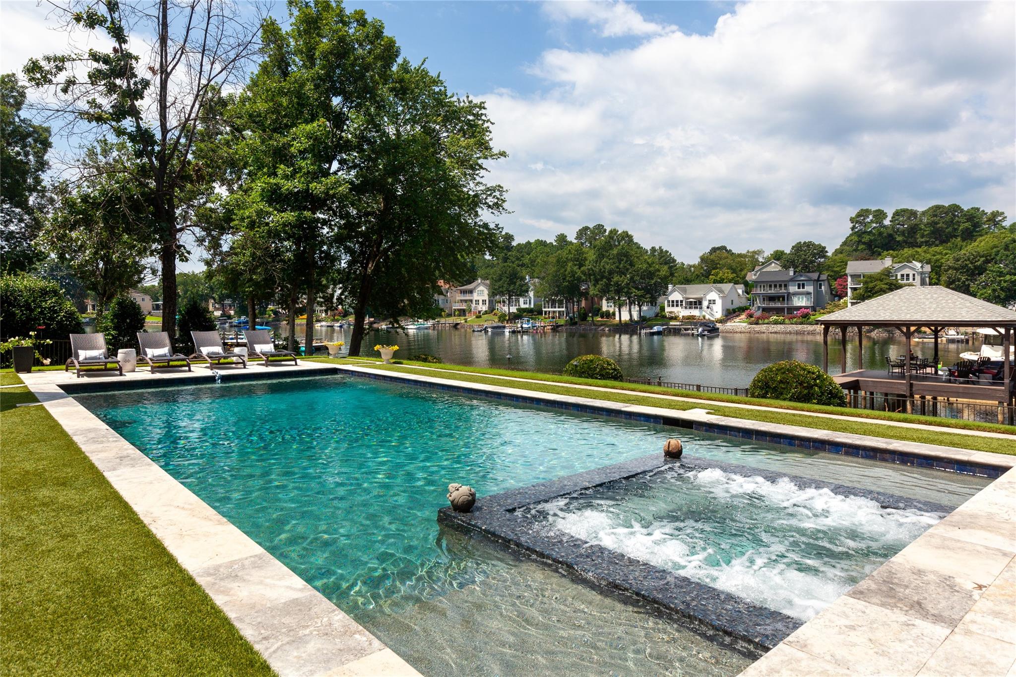 The Peninsula - Residential