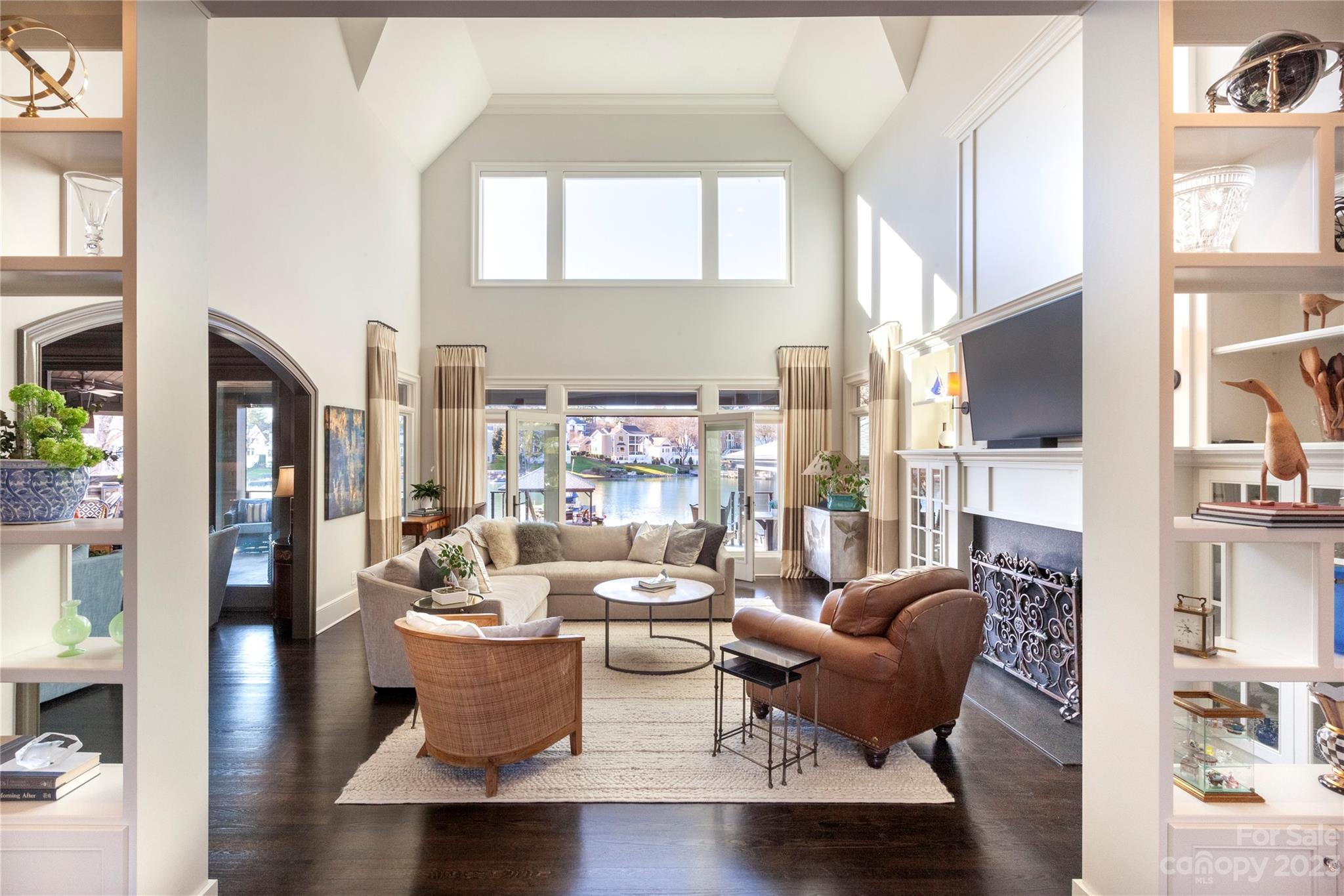 The Peninsula - Residential