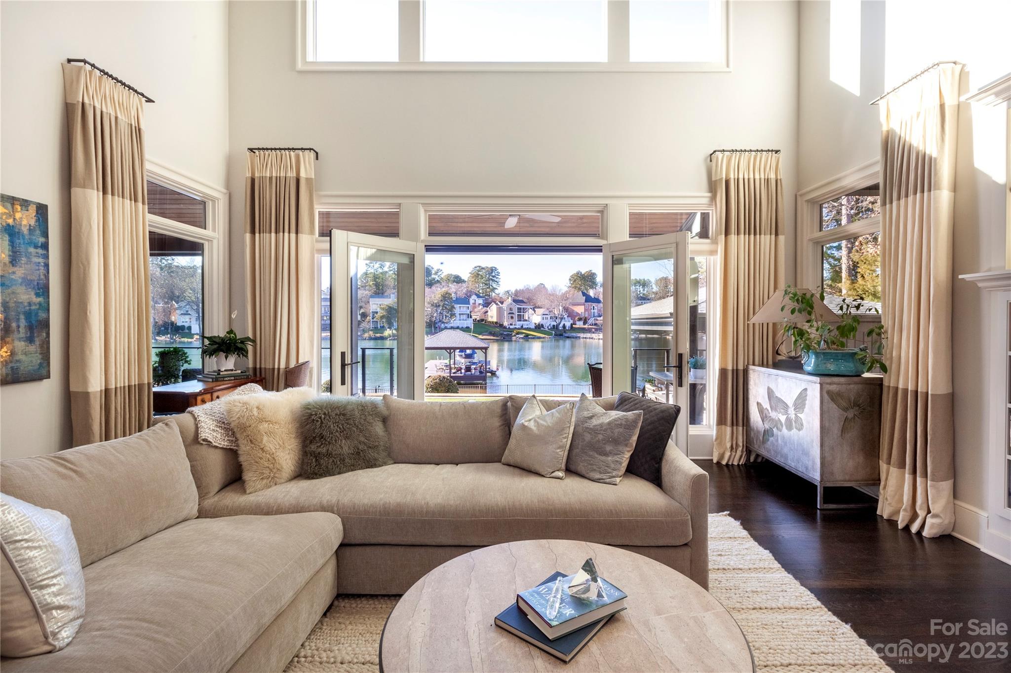 The Peninsula - Residential