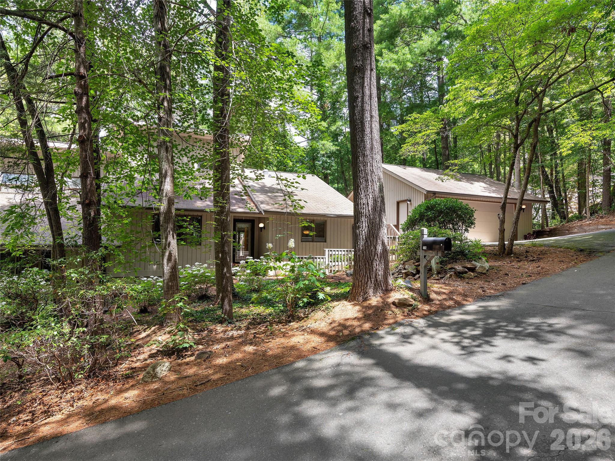 23 Cedarwood Trail B