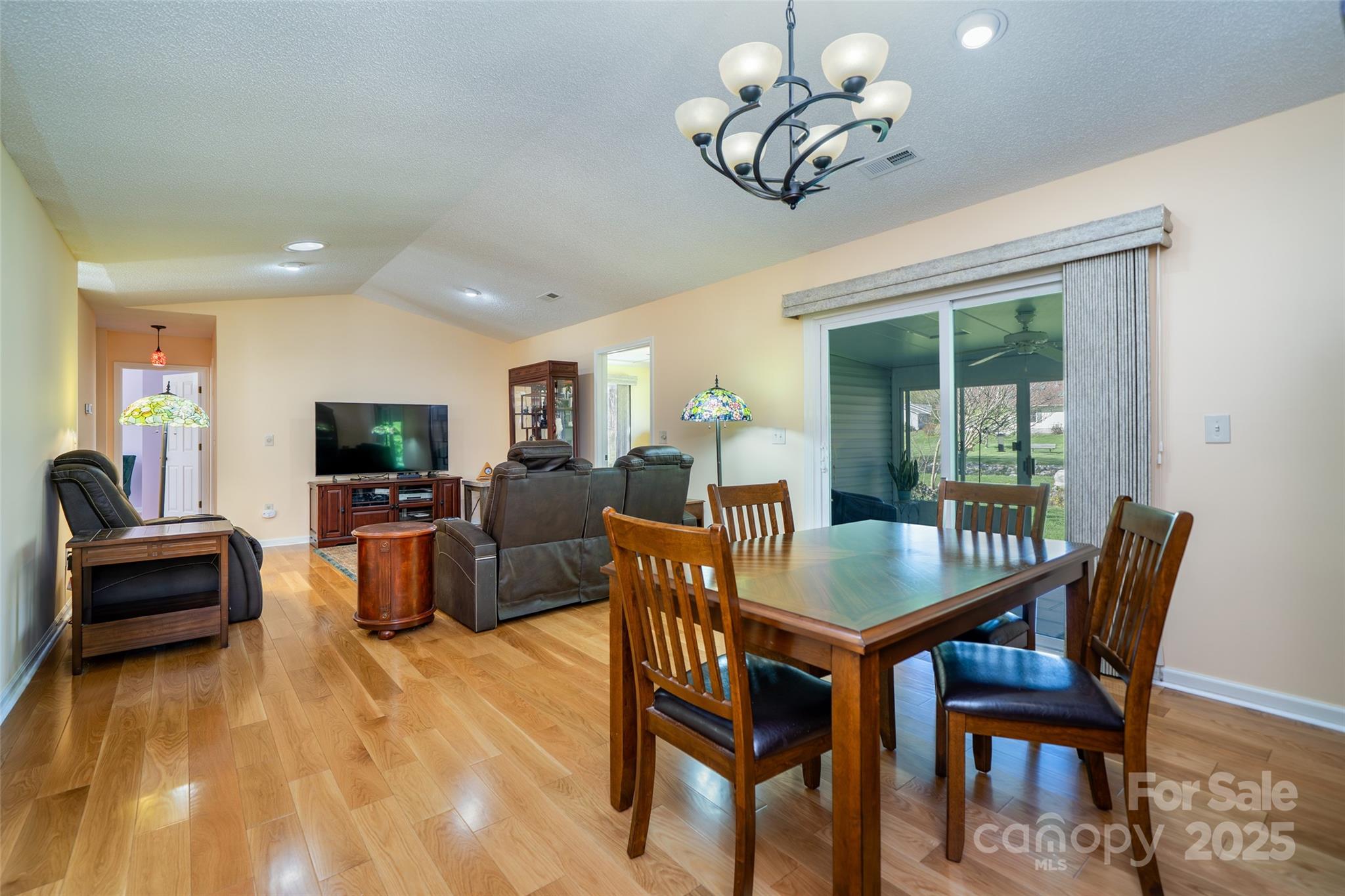 727 W Saint Johns Way