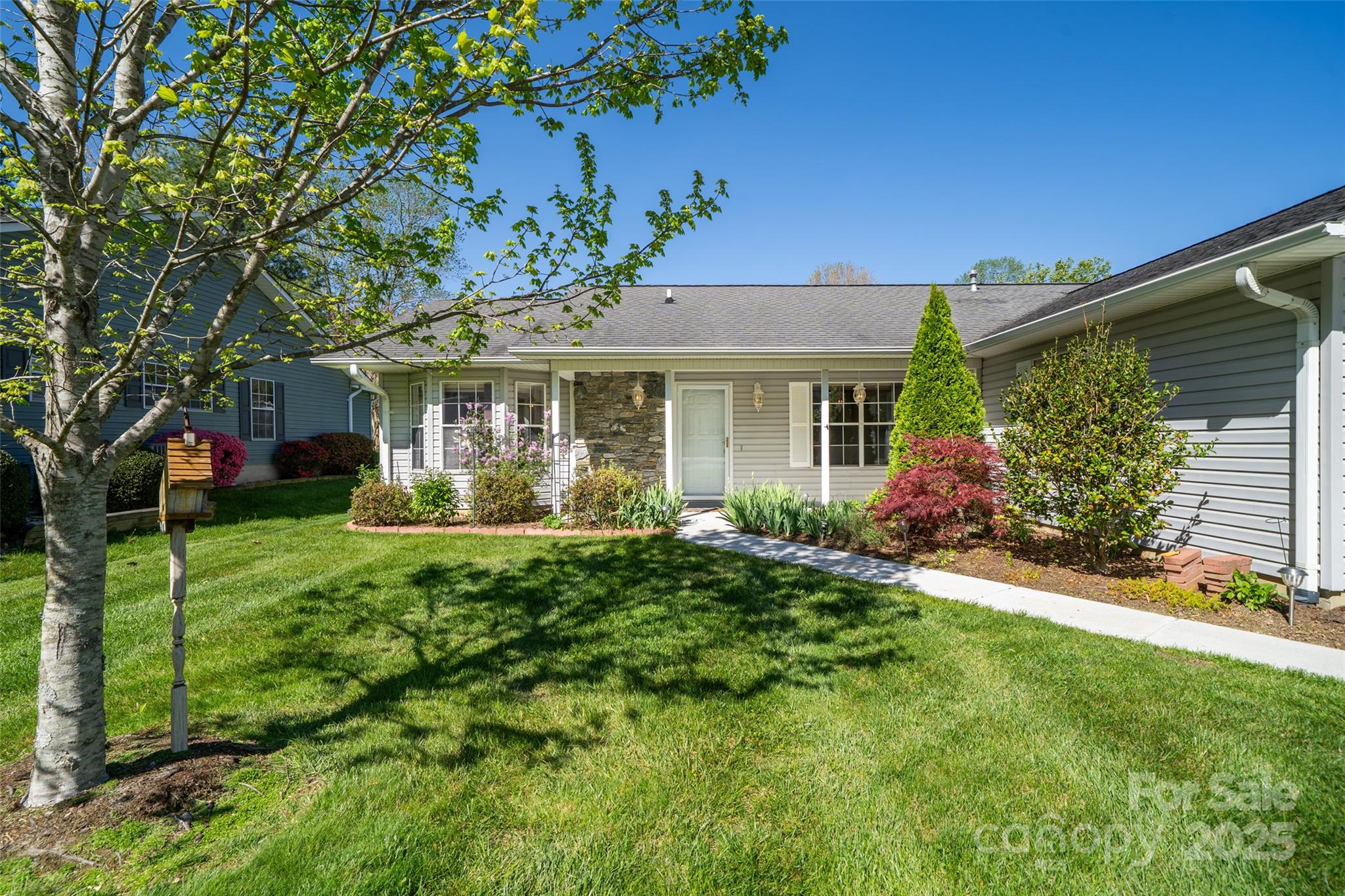 727 W Saint Johns Way